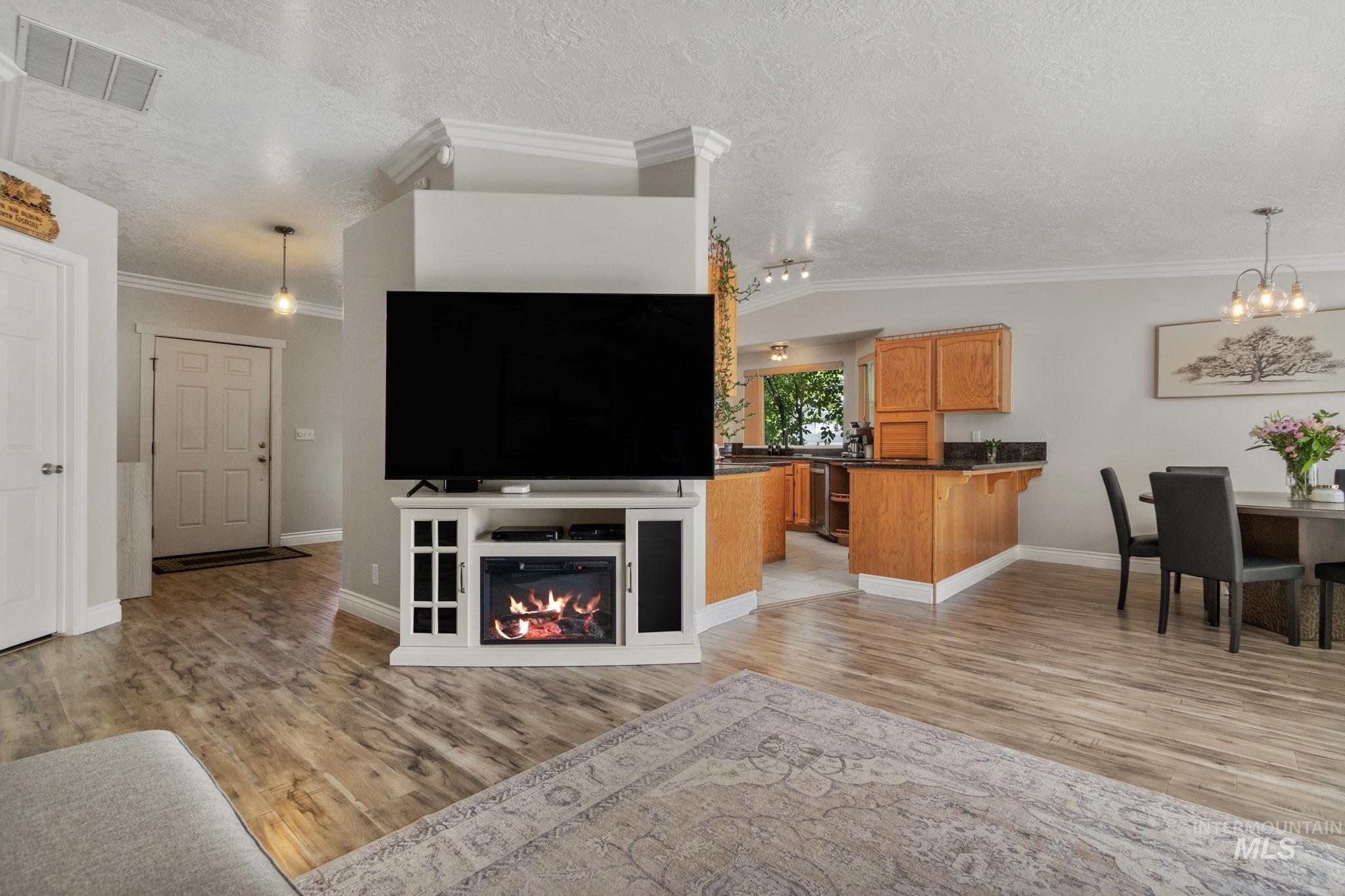 1720 N Aronmink, Meridian, Idaho 83646, 5 Bedrooms, 3 Bathrooms, Residential For Sale, Price $619,900,MLS 98985658