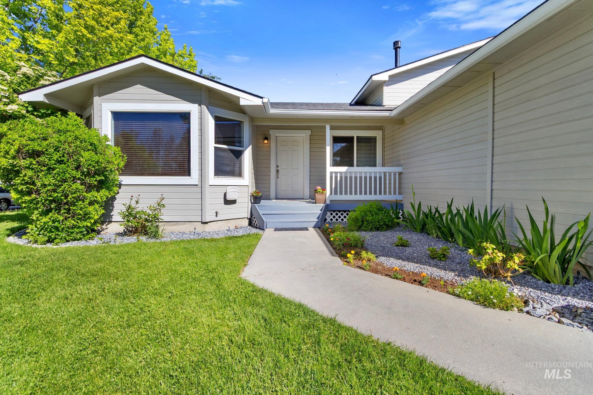 1720 N Aronmink, Meridian, Idaho 83646, 5 Bedrooms, 3 Bathrooms, Residential For Sale, Price $619,900,MLS 98985658