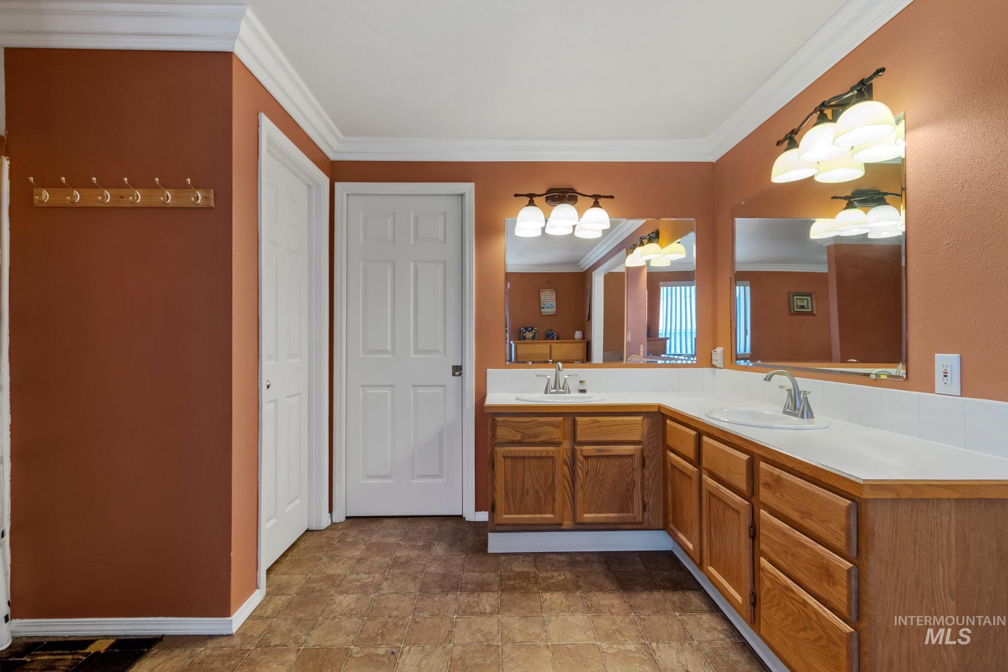 1720 N Aronmink, Meridian, Idaho 83646, 5 Bedrooms, 3 Bathrooms, Residential For Sale, Price $619,900,MLS 98985658