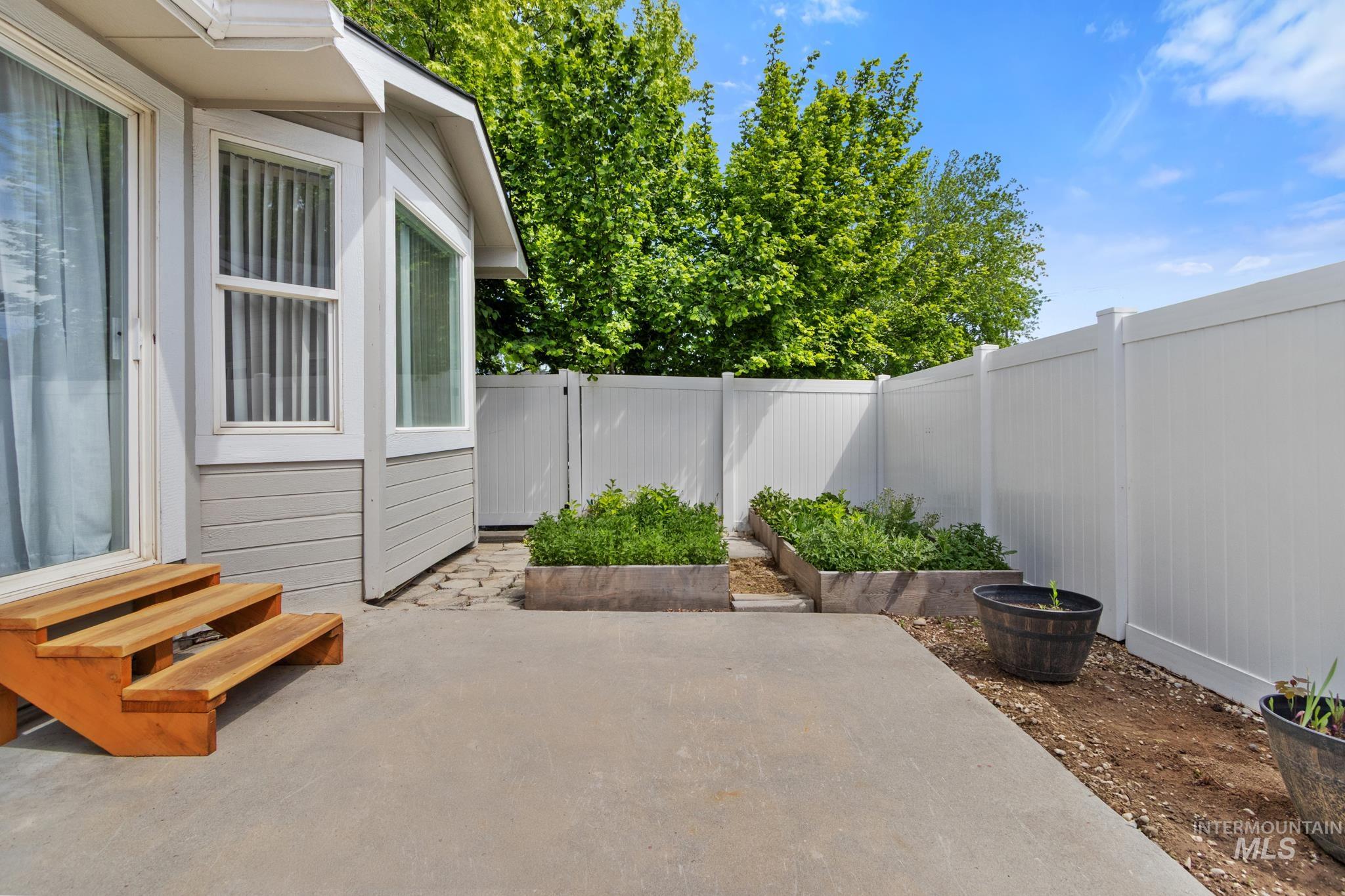 1720 N Aronmink, Meridian, Idaho 83646, 5 Bedrooms, 3 Bathrooms, Residential For Sale, Price $619,900,MLS 98985658