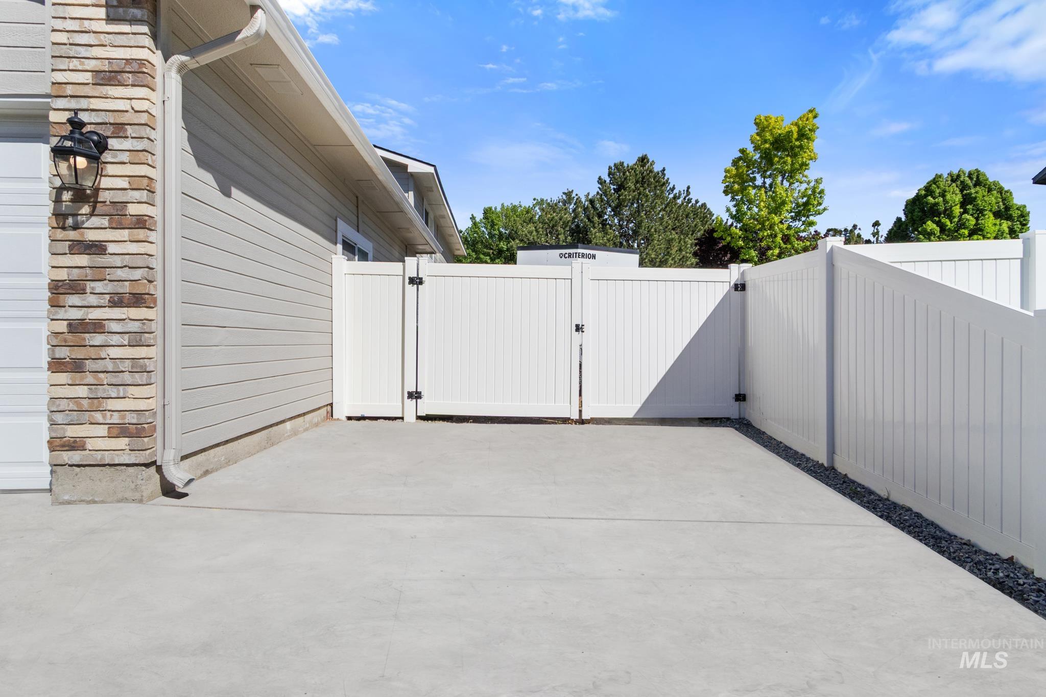 1720 N Aronmink, Meridian, Idaho 83646, 5 Bedrooms, 3 Bathrooms, Residential For Sale, Price $619,900,MLS 98985658