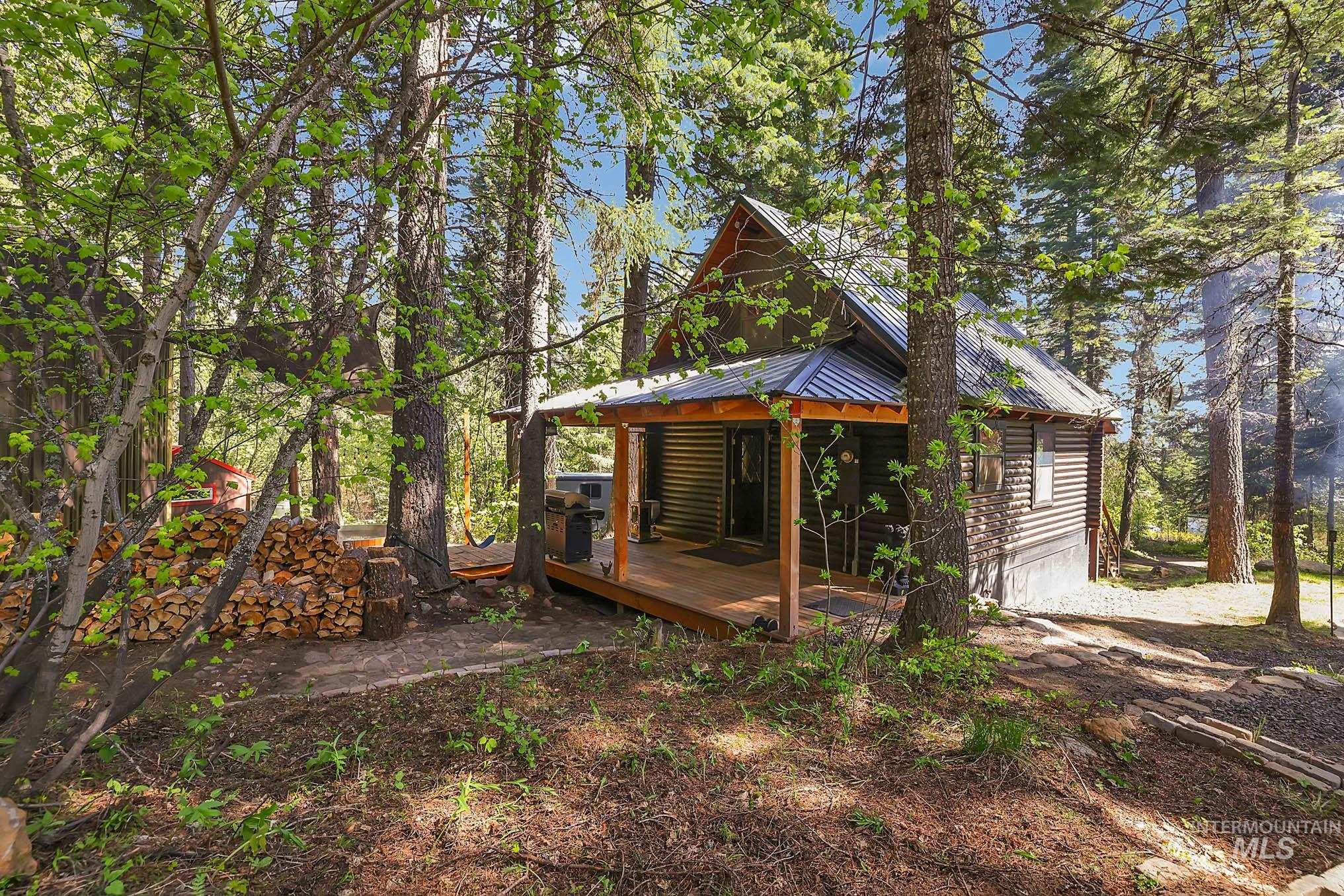 1221 Fox Rd., Cascade, Idaho 83611, 2 Bedrooms, 1 Bathroom, Residential For Sale, Price $399,900,MLS 98985660