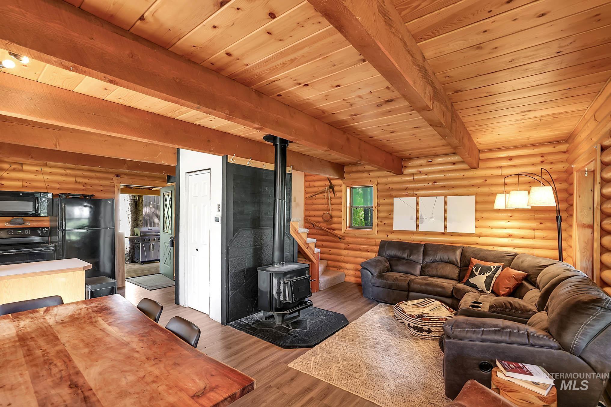 1221 Fox Rd., Cascade, Idaho 83611, 2 Bedrooms, 1 Bathroom, Residential For Sale, Price $399,900,MLS 98985660