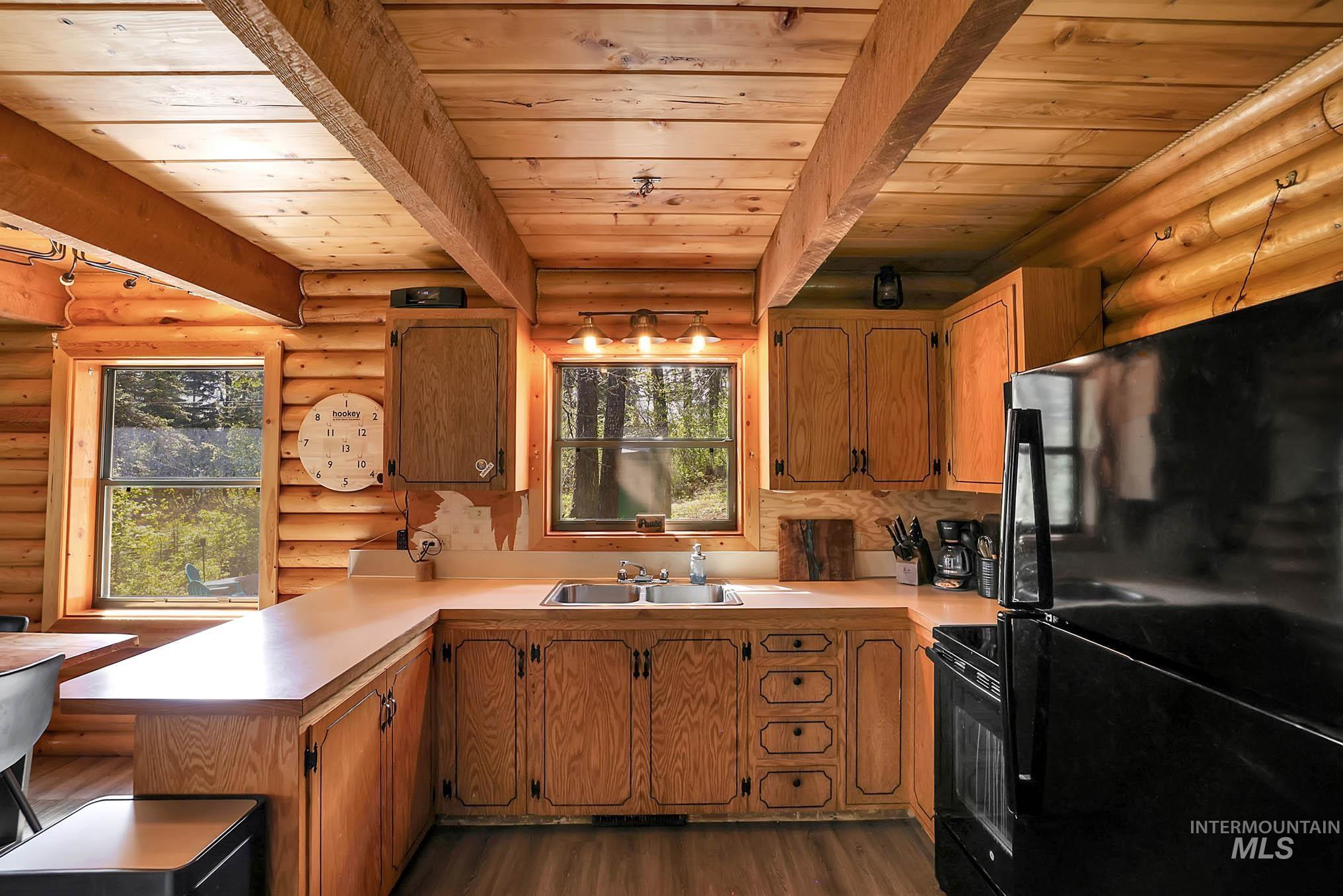 1221 Fox Rd., Cascade, Idaho 83611, 2 Bedrooms, 1 Bathroom, Residential For Sale, Price $399,900,MLS 98985660