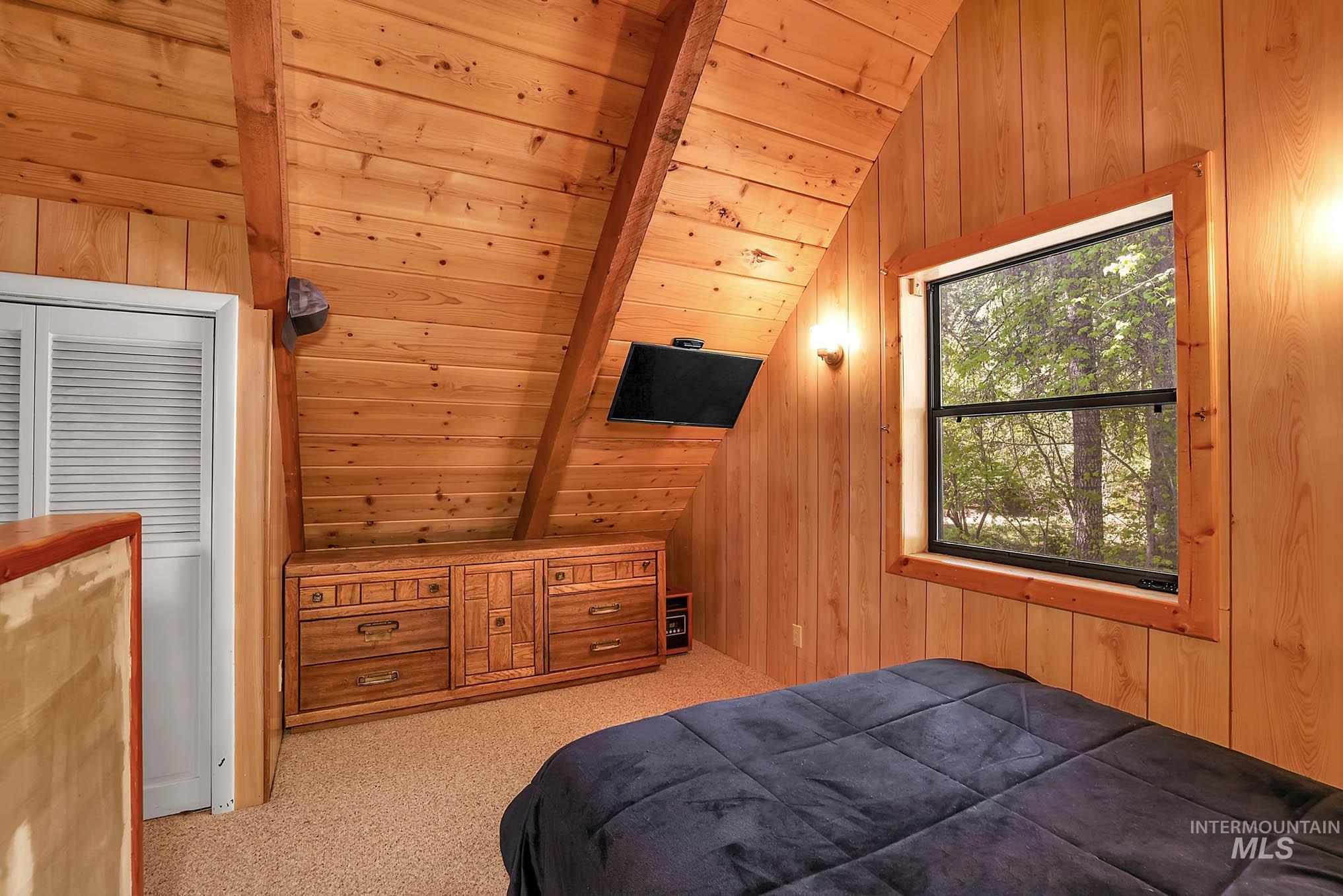 1221 Fox Rd., Cascade, Idaho 83611, 2 Bedrooms, 1 Bathroom, Residential For Sale, Price $399,900,MLS 98985660