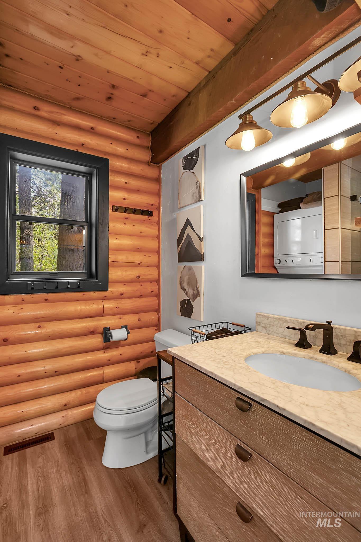 1221 Fox Rd., Cascade, Idaho 83611, 2 Bedrooms, 1 Bathroom, Residential For Sale, Price $399,900,MLS 98985660