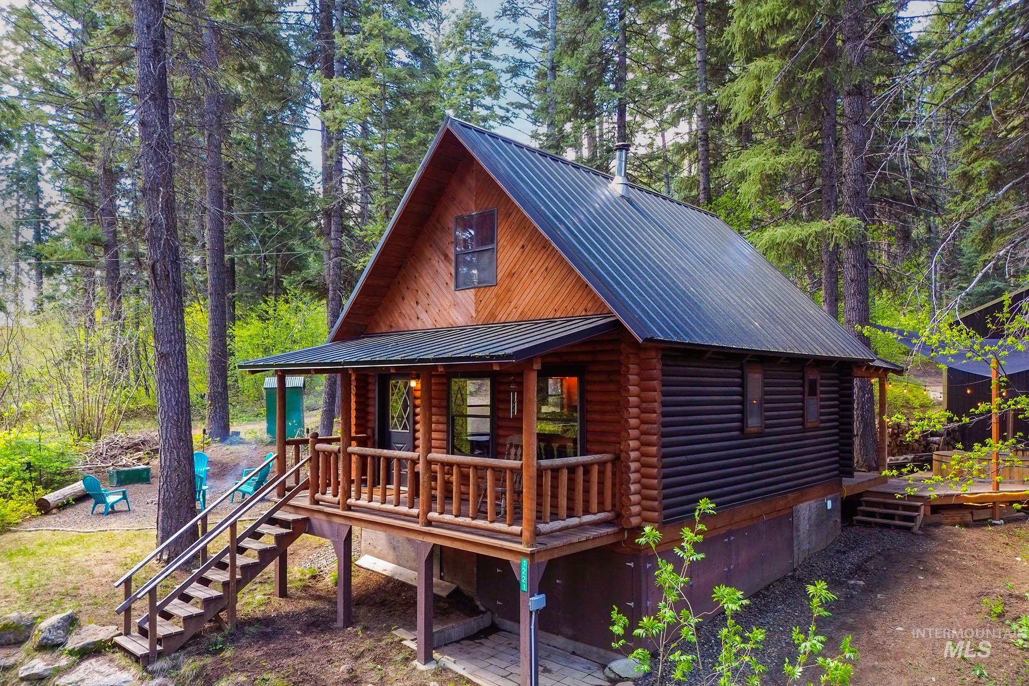 1221 Fox Rd., Cascade, Idaho 83611, 2 Bedrooms, 1 Bathroom, Residential For Sale, Price $399,900,MLS 98985660