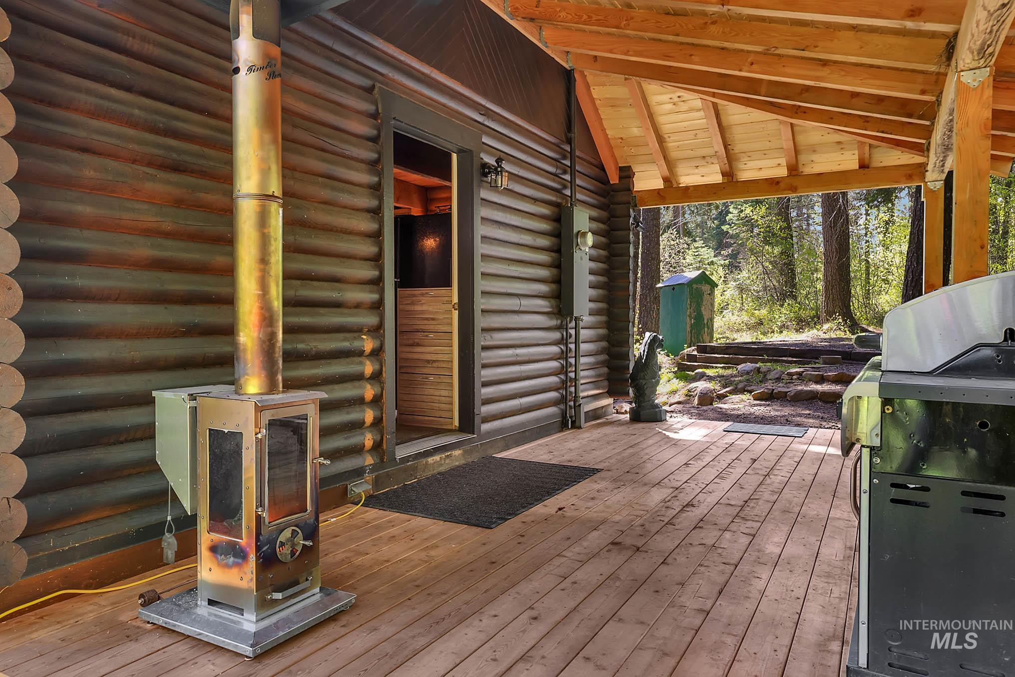 1221 Fox Rd., Cascade, Idaho 83611, 2 Bedrooms, 1 Bathroom, Residential For Sale, Price $399,900,MLS 98985660