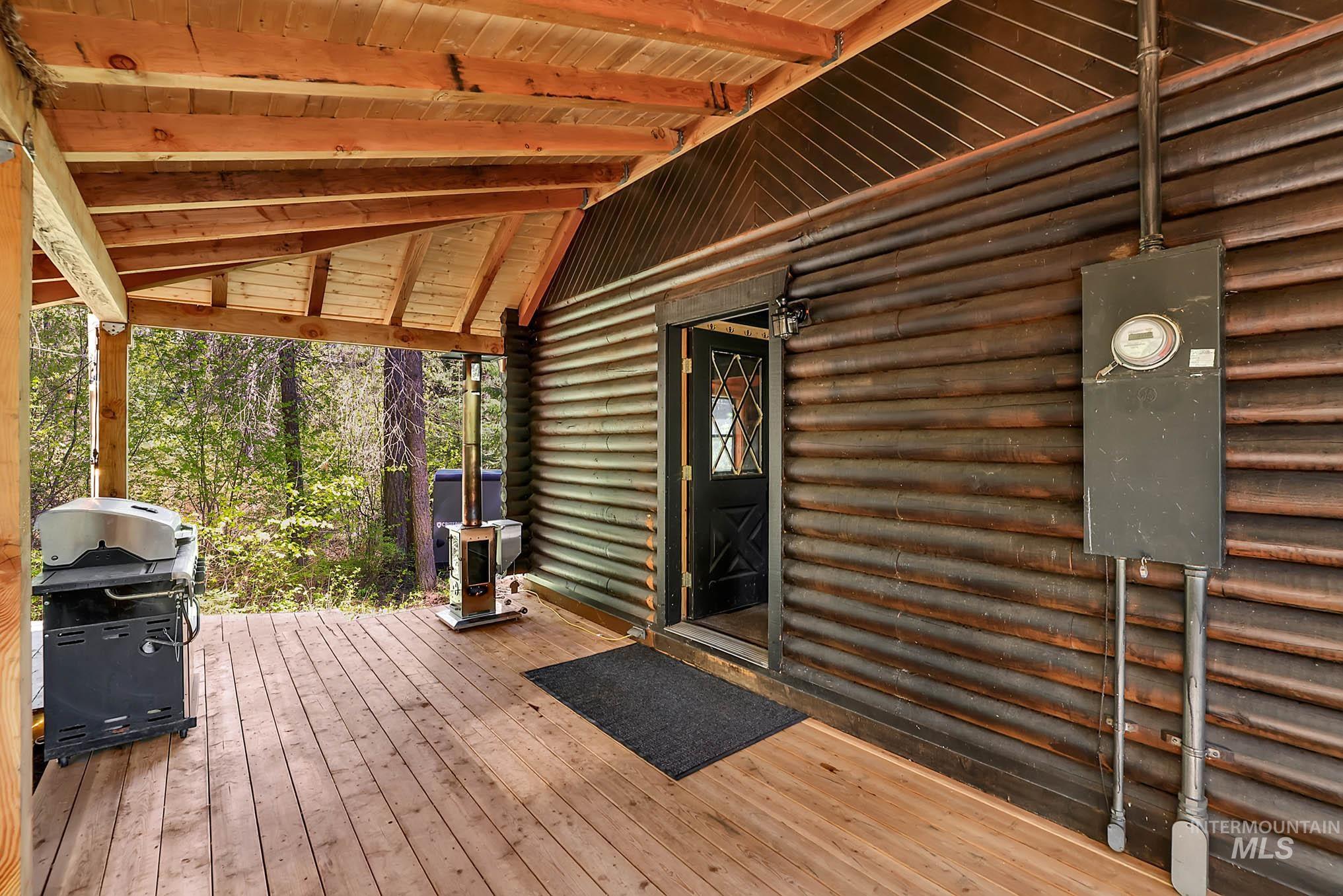 1221 Fox Rd., Cascade, Idaho 83611, 2 Bedrooms, 1 Bathroom, Residential For Sale, Price $399,900,MLS 98985660