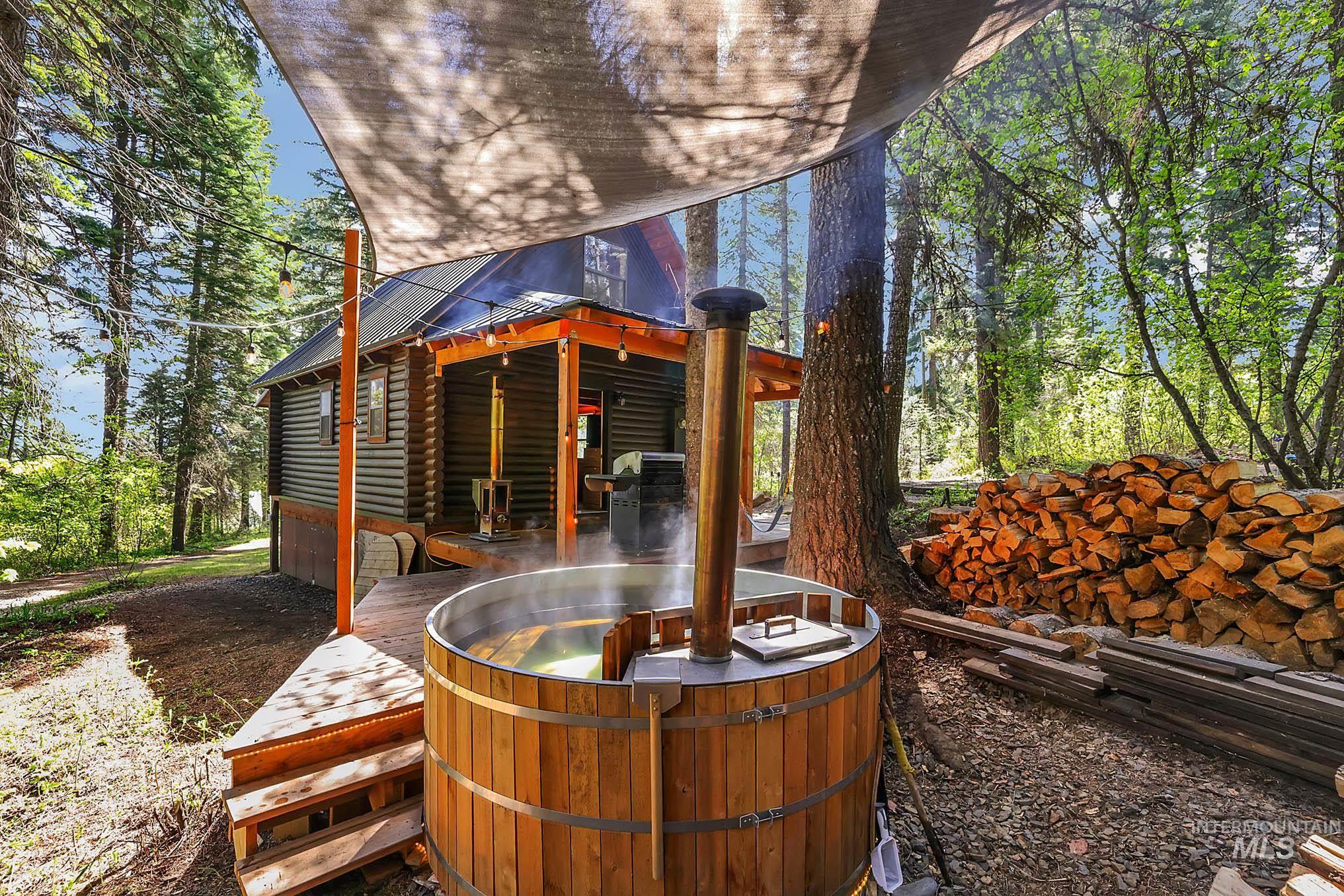 1221 Fox Rd., Cascade, Idaho 83611, 2 Bedrooms, 1 Bathroom, Residential For Sale, Price $399,900,MLS 98985660