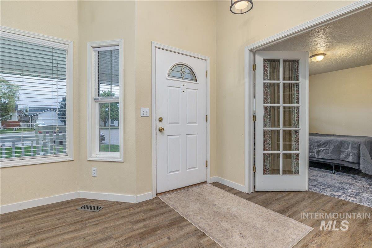 413 Summer Ct, Nampa, Idaho 83686, 4 Bedrooms, 2.5 Bathrooms, Residential For Sale, Price $415,000,MLS 98985662