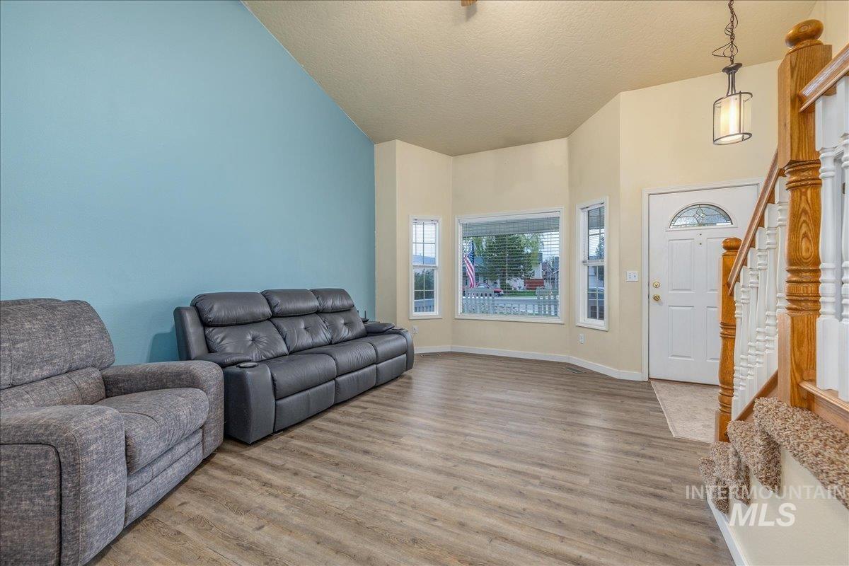 413 Summer Ct, Nampa, Idaho 83686, 4 Bedrooms, 2.5 Bathrooms, Residential For Sale, Price $415,000,MLS 98985662