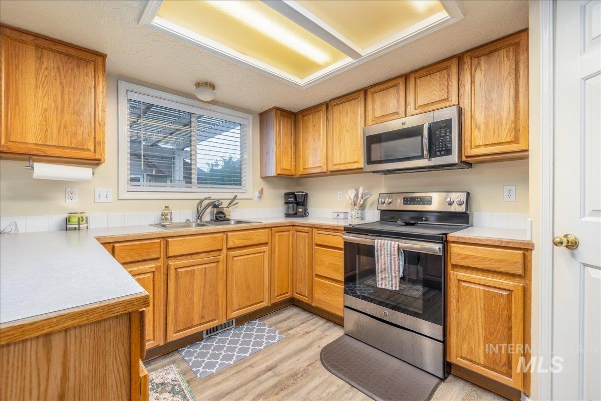 413 Summer Ct, Nampa, Idaho 83686, 4 Bedrooms, 2.5 Bathrooms, Residential For Sale, Price $415,000,MLS 98985662