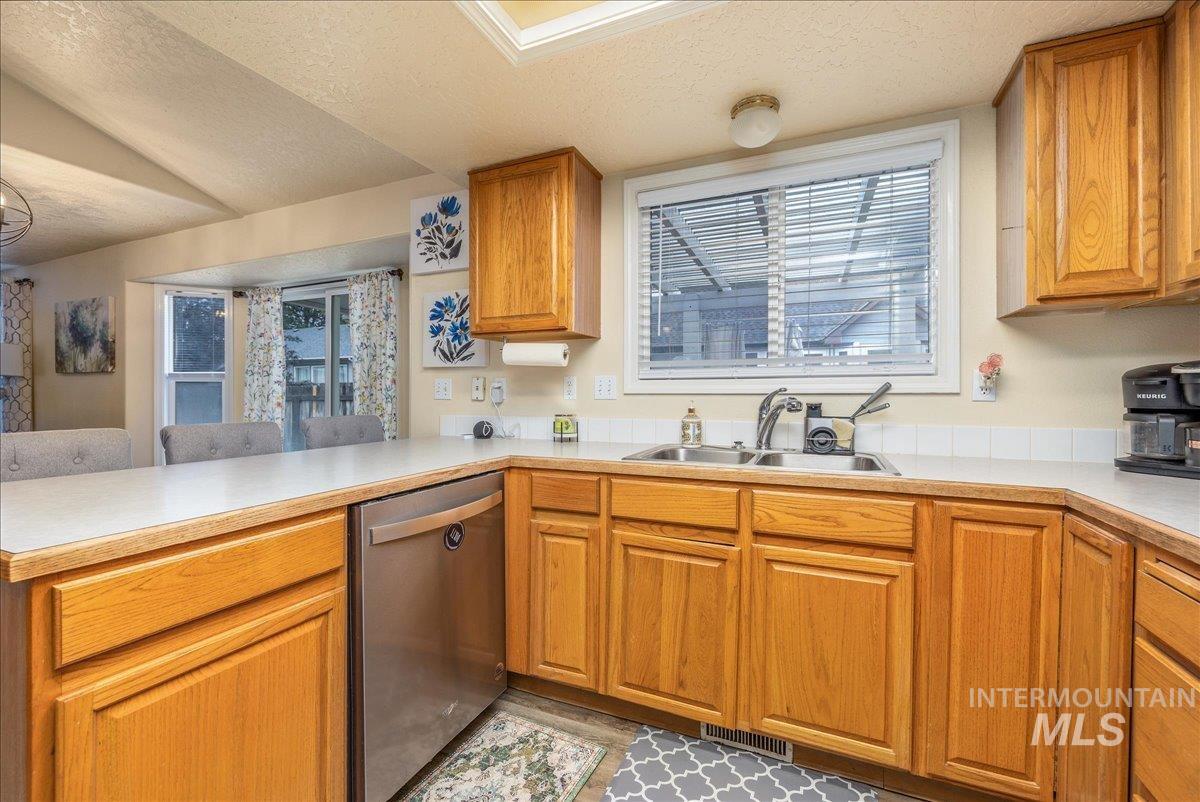 413 Summer Ct, Nampa, Idaho 83686, 4 Bedrooms, 2.5 Bathrooms, Residential For Sale, Price $415,000,MLS 98985662