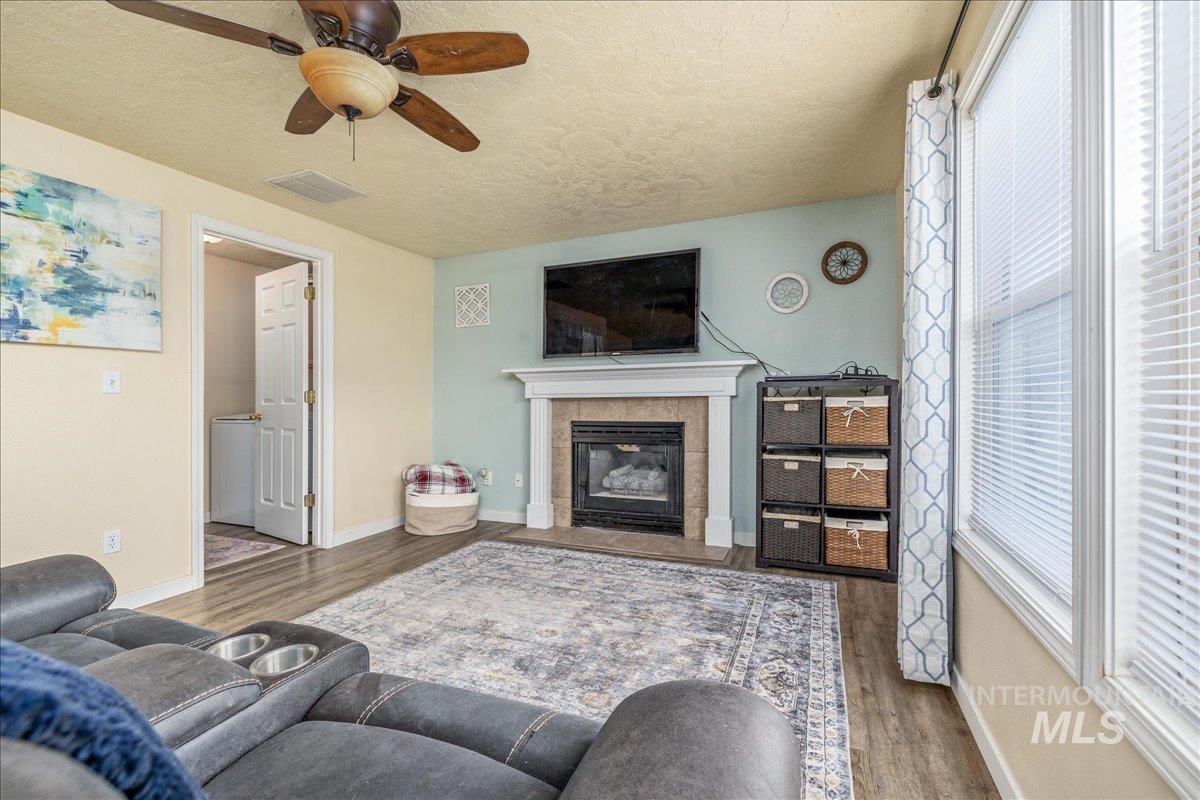 413 Summer Ct, Nampa, Idaho 83686, 4 Bedrooms, 2.5 Bathrooms, Residential For Sale, Price $415,000,MLS 98985662