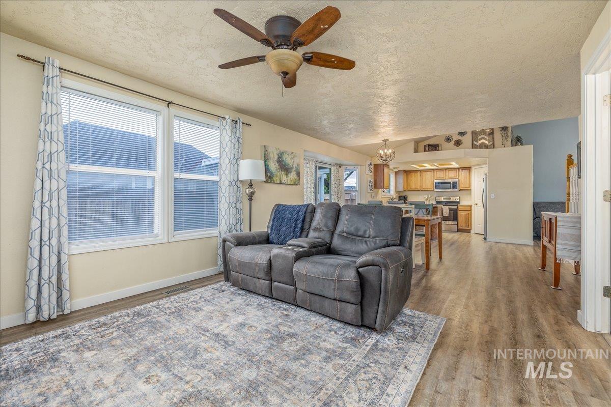 413 Summer Ct, Nampa, Idaho 83686, 4 Bedrooms, 2.5 Bathrooms, Residential For Sale, Price $415,000,MLS 98985662