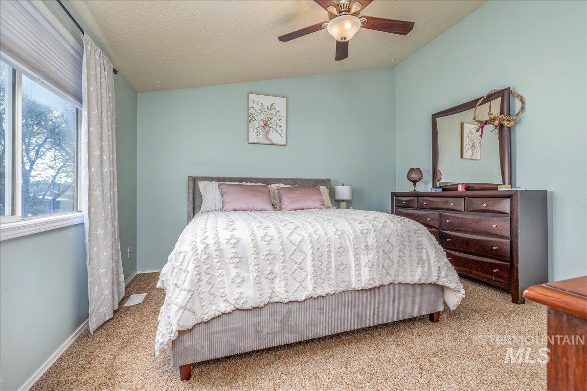 413 Summer Ct, Nampa, Idaho 83686, 4 Bedrooms, 2.5 Bathrooms, Residential For Sale, Price $415,000,MLS 98985662
