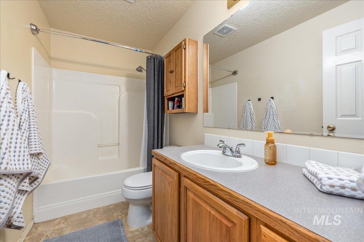 413 Summer Ct, Nampa, Idaho 83686, 4 Bedrooms, 2.5 Bathrooms, Residential For Sale, Price $415,000,MLS 98985662