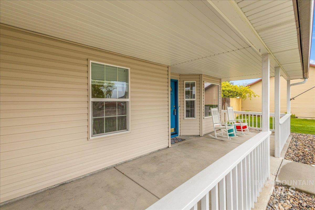 413 Summer Ct, Nampa, Idaho 83686, 4 Bedrooms, 2.5 Bathrooms, Residential For Sale, Price $415,000,MLS 98985662