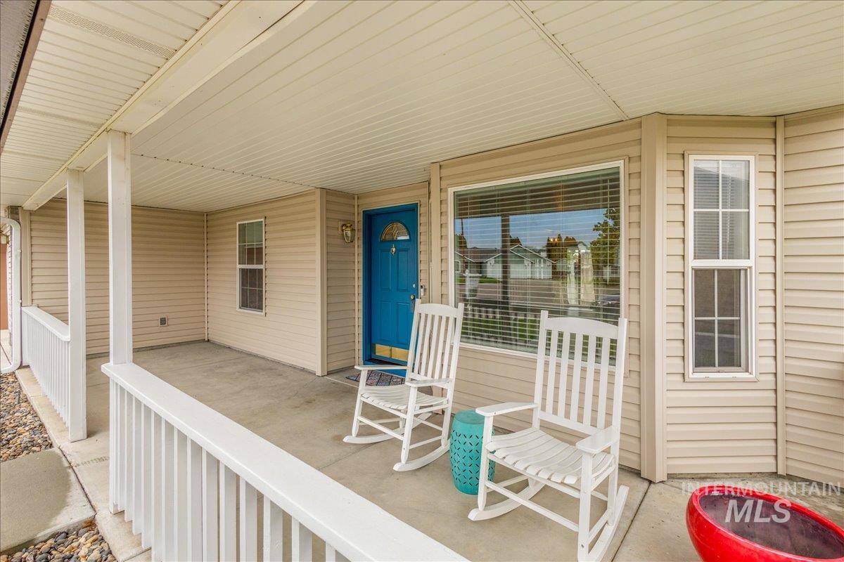 413 Summer Ct, Nampa, Idaho 83686, 4 Bedrooms, 2.5 Bathrooms, Residential For Sale, Price $415,000,MLS 98985662