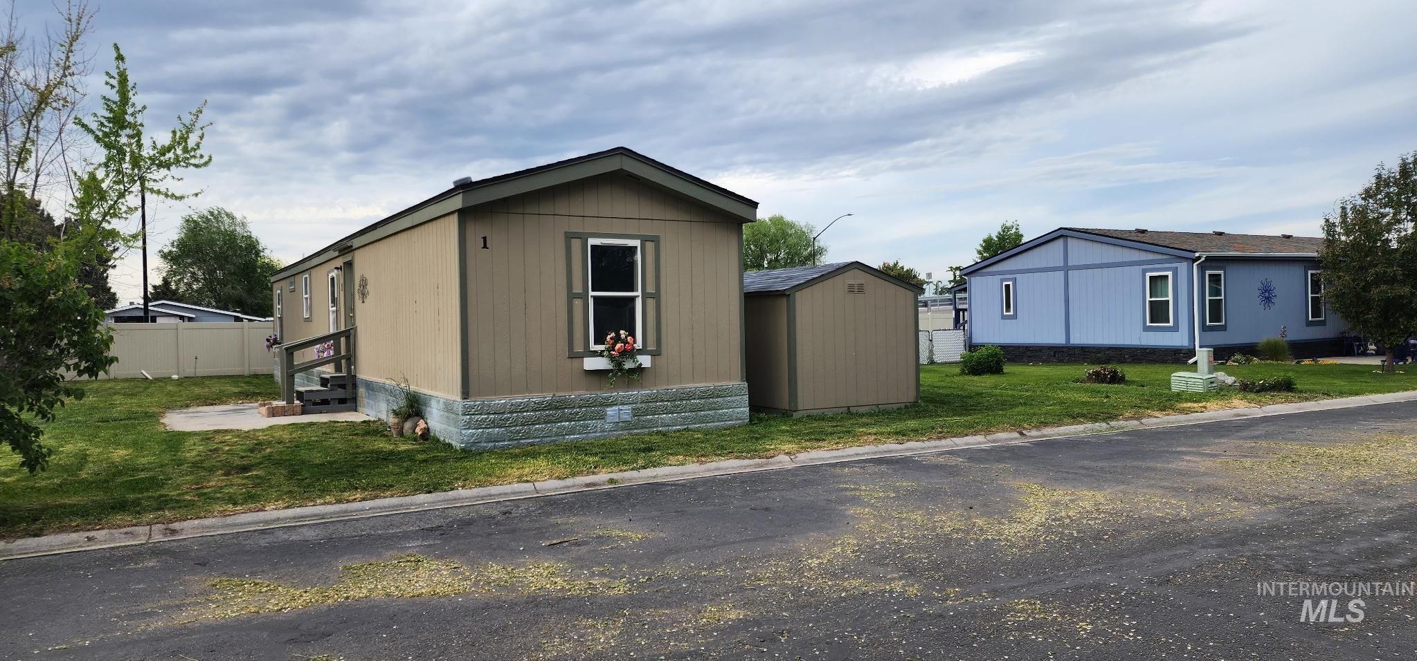 5016 E. Ustick, Caldwell, Idaho 83605, 3 Bedrooms, 1 Bathroom, Residential For Sale, Price $94,900,MLS 98985666
