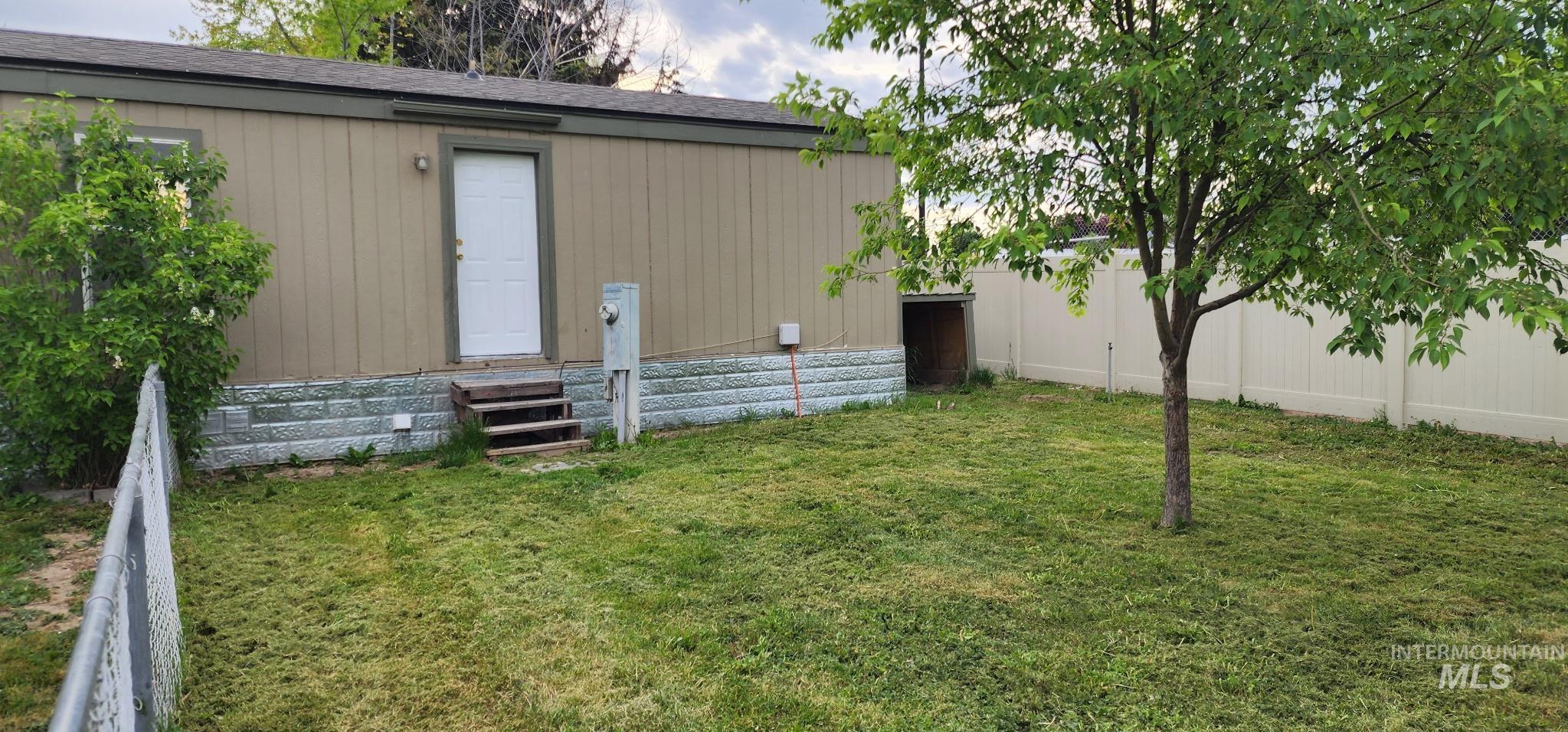 5016 E. Ustick, Caldwell, Idaho 83605, 3 Bedrooms, 1 Bathroom, Residential For Sale, Price $94,900,MLS 98985666