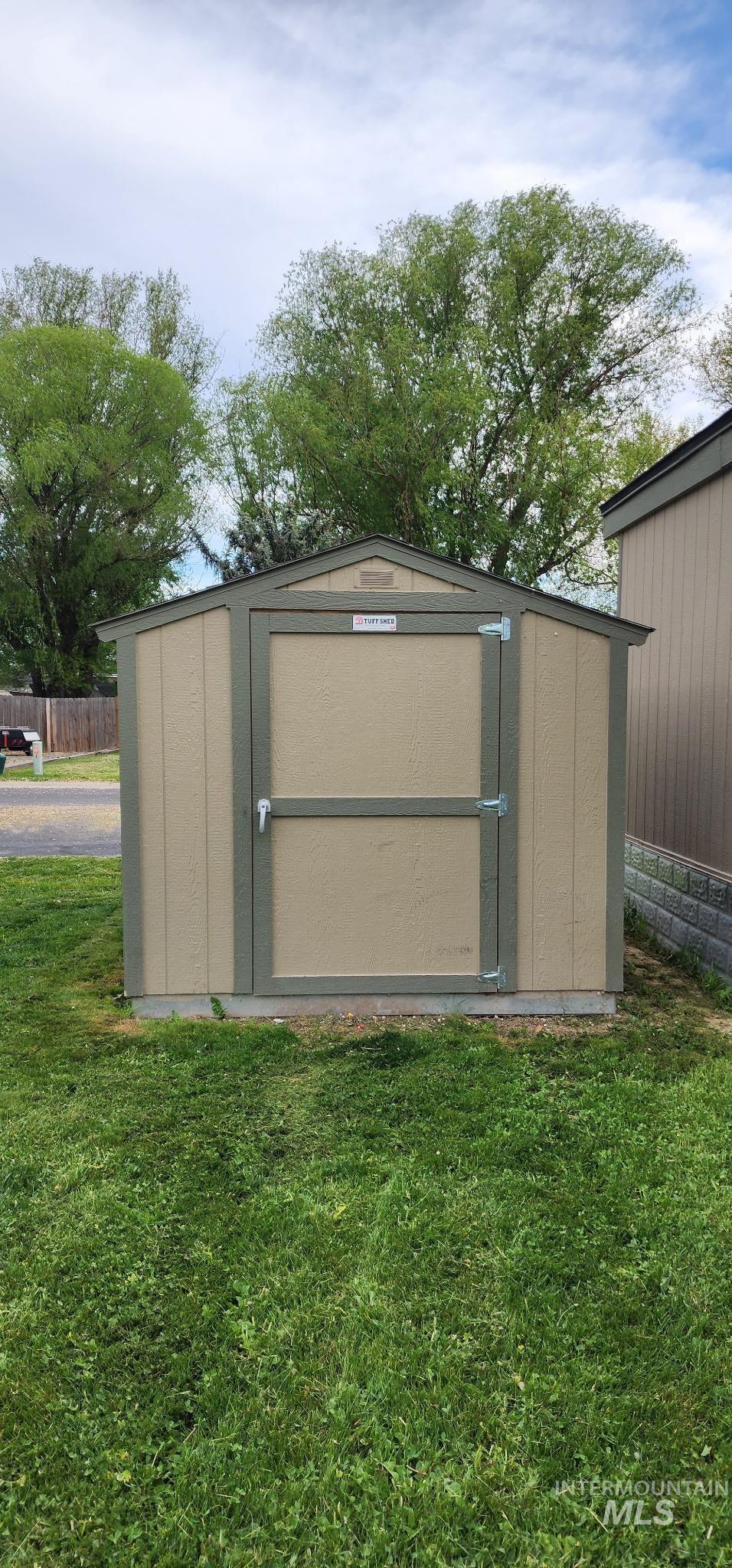 5016 E. Ustick, Caldwell, Idaho 83605, 3 Bedrooms, 1 Bathroom, Residential For Sale, Price $94,900,MLS 98985666