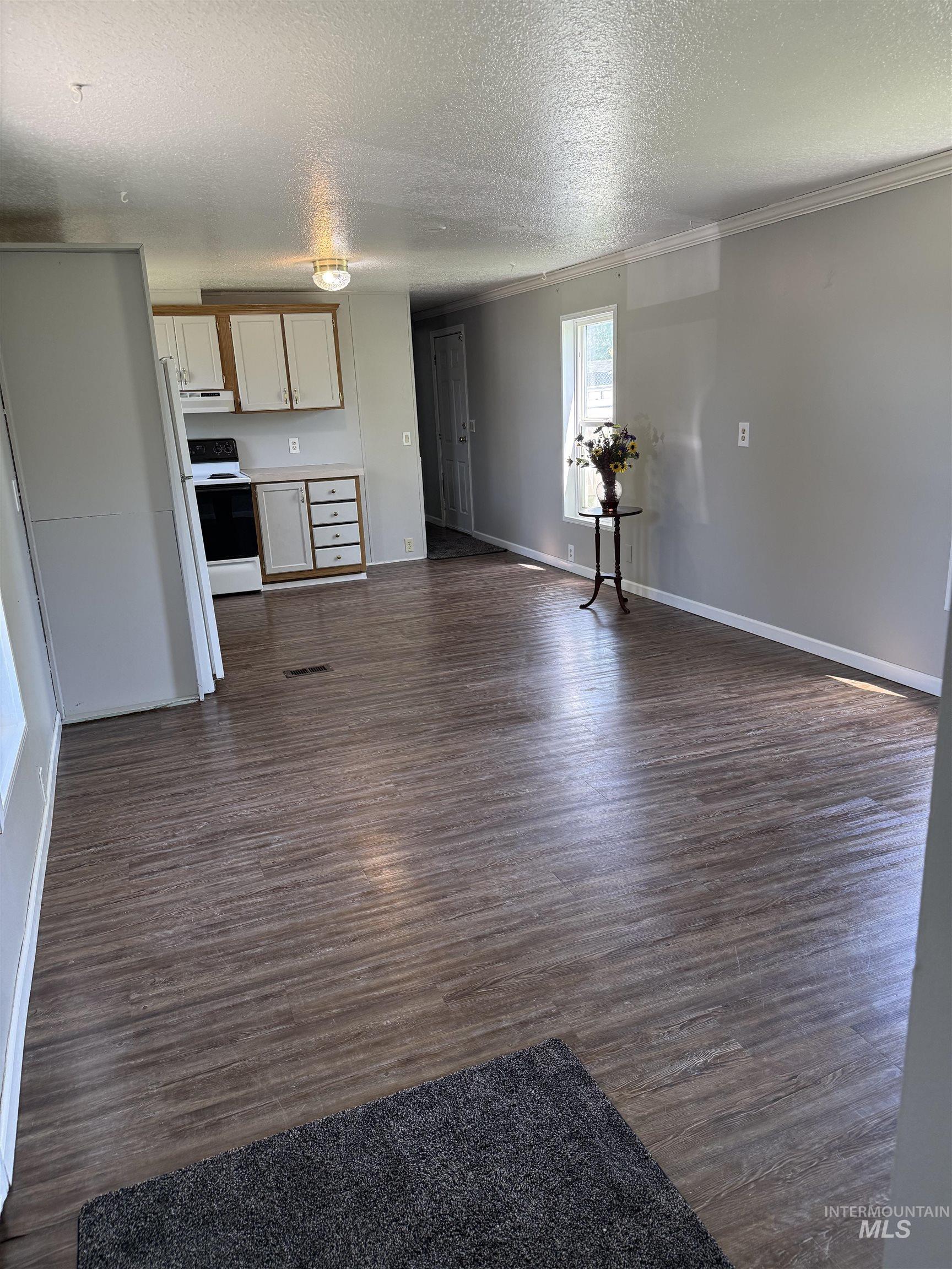 5016 E. Ustick, Caldwell, Idaho 83605, 3 Bedrooms, 1 Bathroom, Residential For Sale, Price $94,900,MLS 98985666