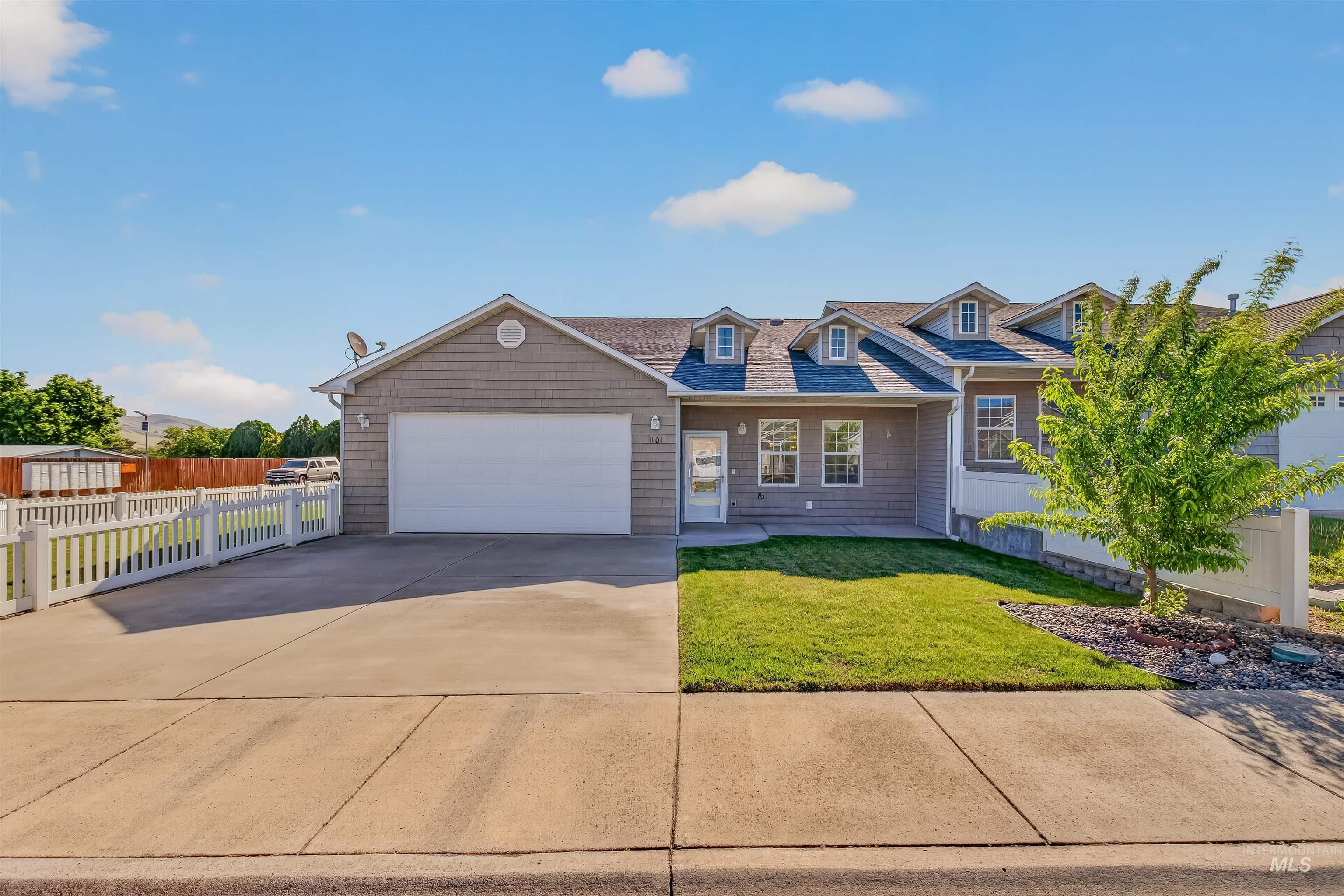 1101 Liberty Circle, Clarkston, Washington 99403, 3 Bedrooms, 2 Bathrooms, Residential For Sale, Price $389,500,MLS 98985668