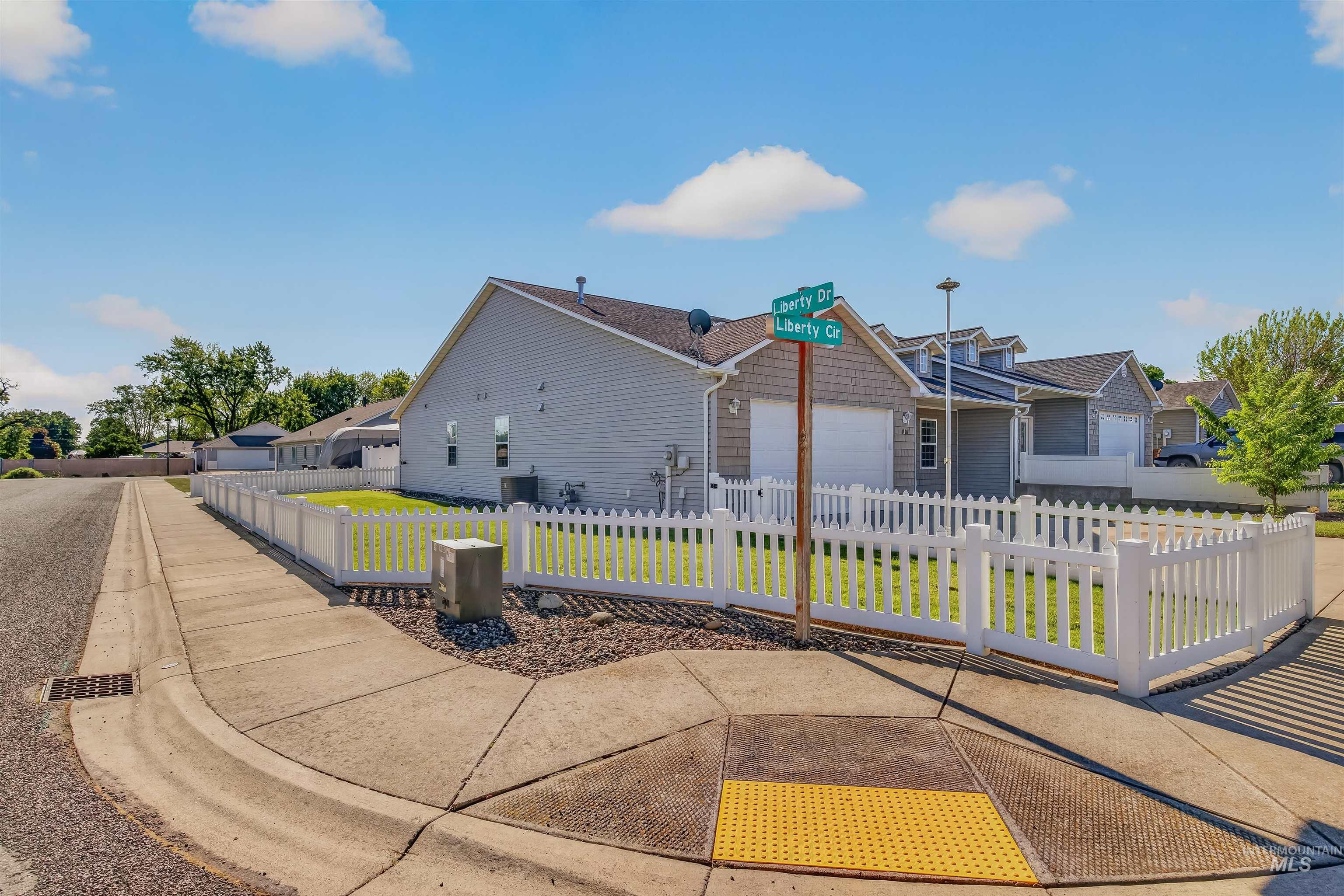 1101 Liberty Circle, Clarkston, Washington 99403, 3 Bedrooms, 2 Bathrooms, Residential For Sale, Price $389,500,MLS 98985668