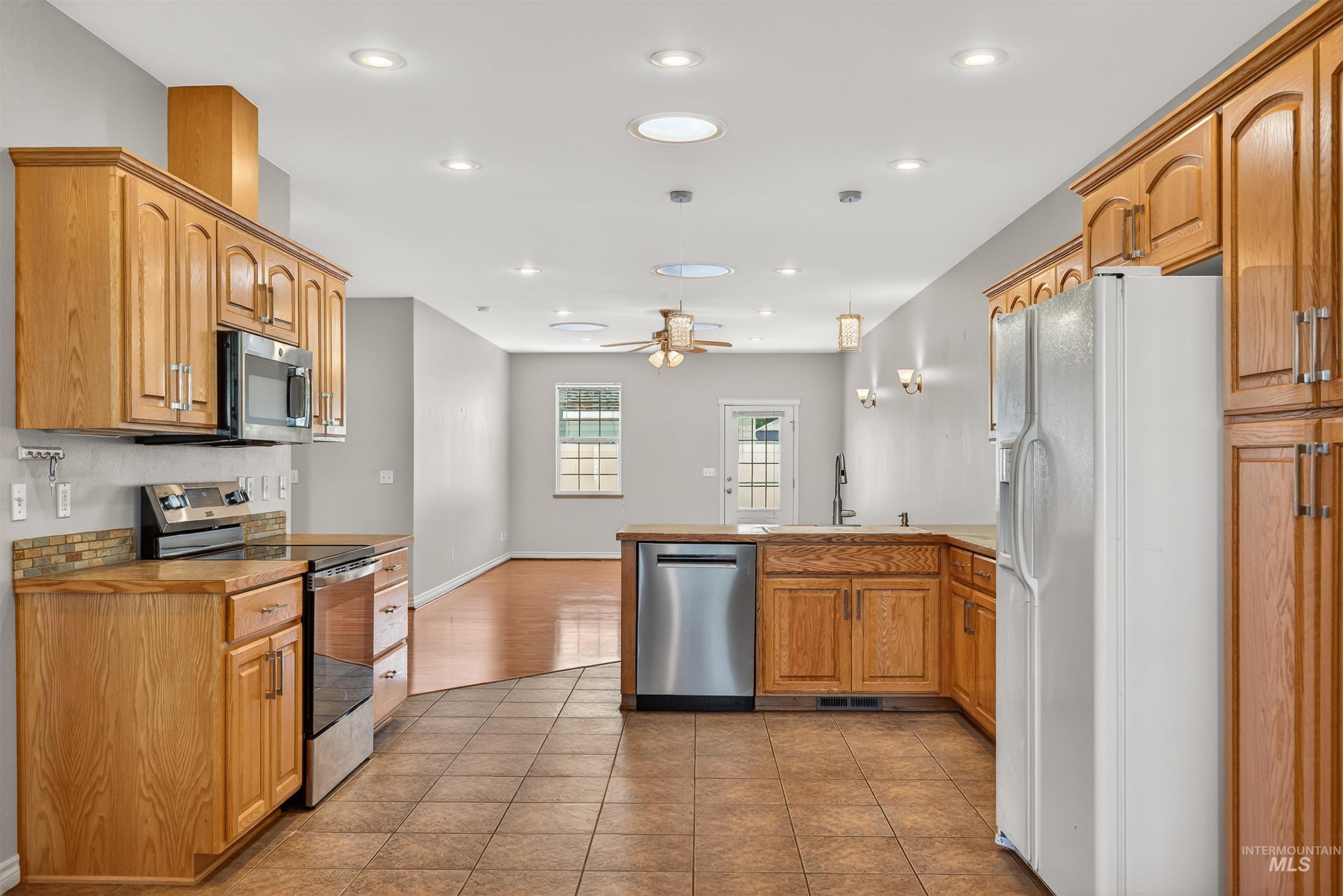 1101 Liberty Circle, Clarkston, Washington 99403, 3 Bedrooms, 2 Bathrooms, Residential For Sale, Price $389,500,MLS 98985668
