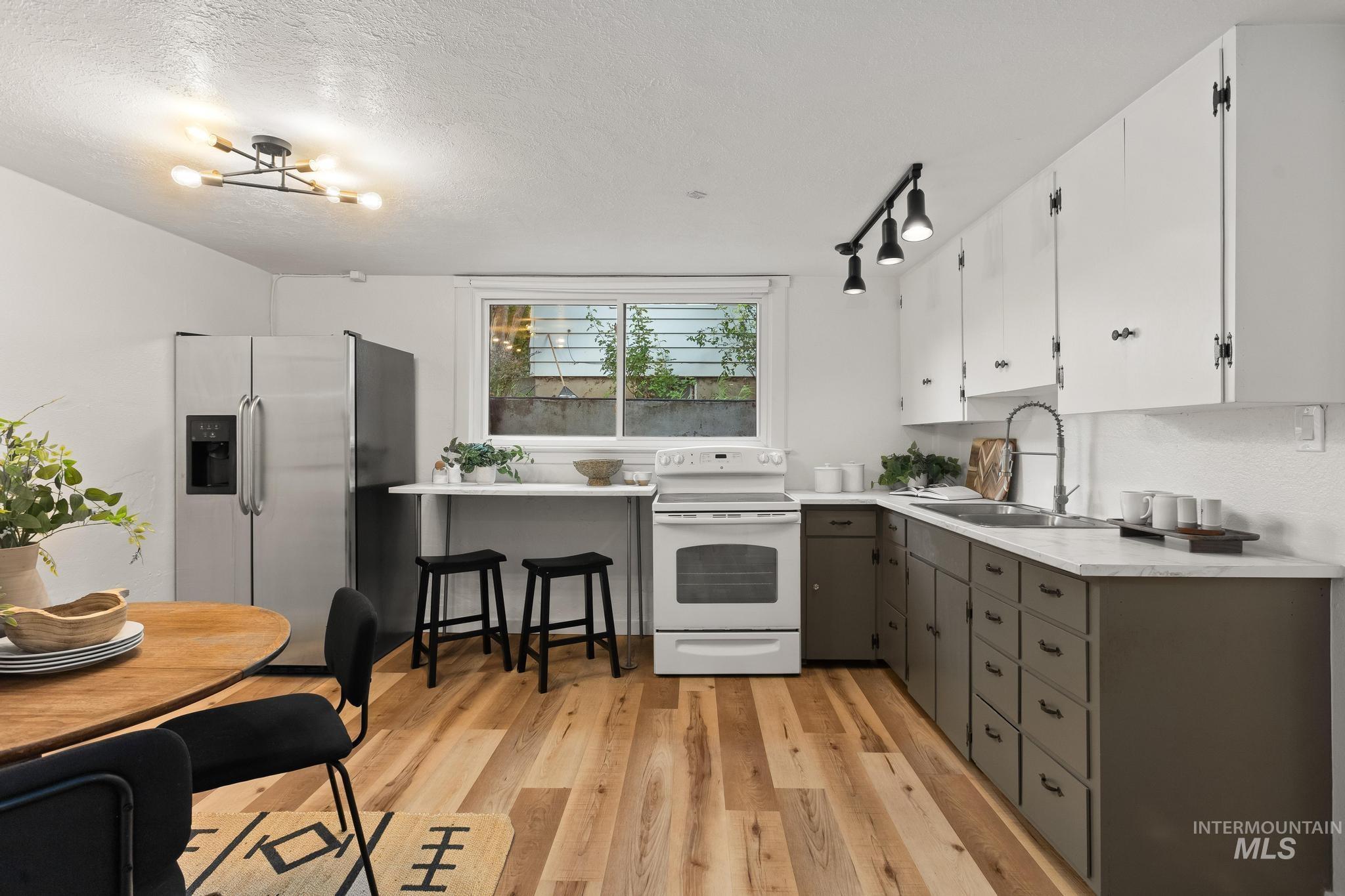 2521 W Bannock St, Boise, Idaho 83702, 3 Bedrooms, 2 Bathrooms, Residential For Sale, Price $750,000,MLS 98985669