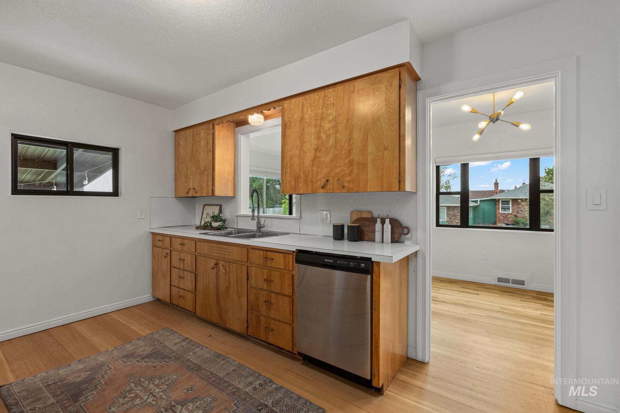 2521 W Bannock St, Boise, Idaho 83702, 3 Bedrooms, 2 Bathrooms, Residential For Sale, Price $750,000,MLS 98985669