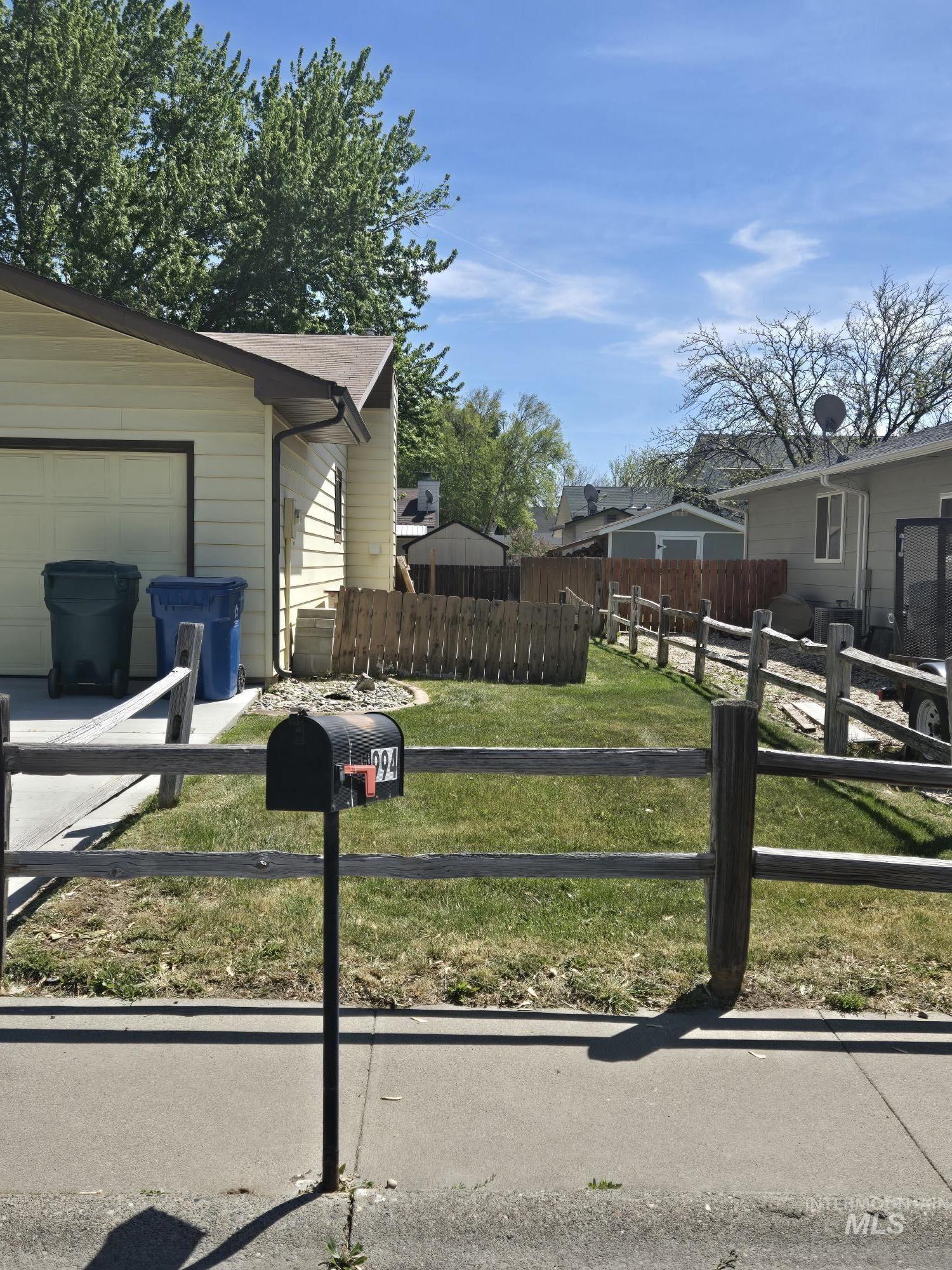 994 N 13th E, Mountain Home, Idaho 83647, 3 Bedrooms, 2 Bathrooms, Residential For Sale, Price $330,000,MLS 98985670