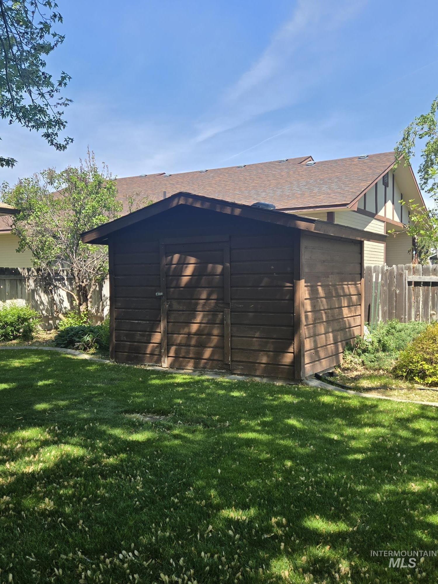 994 N 13th E, Mountain Home, Idaho 83647, 3 Bedrooms, 2 Bathrooms, Residential For Sale, Price $330,000,MLS 98985670