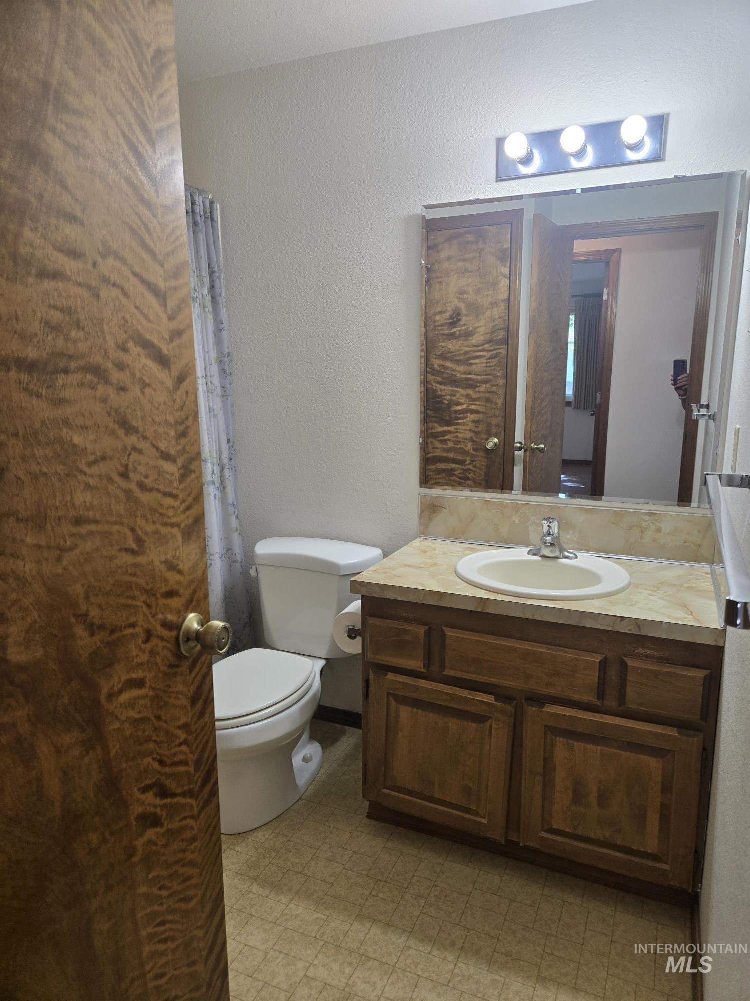 994 N 13th E, Mountain Home, Idaho 83647, 3 Bedrooms, 2 Bathrooms, Residential For Sale, Price $330,000,MLS 98985670