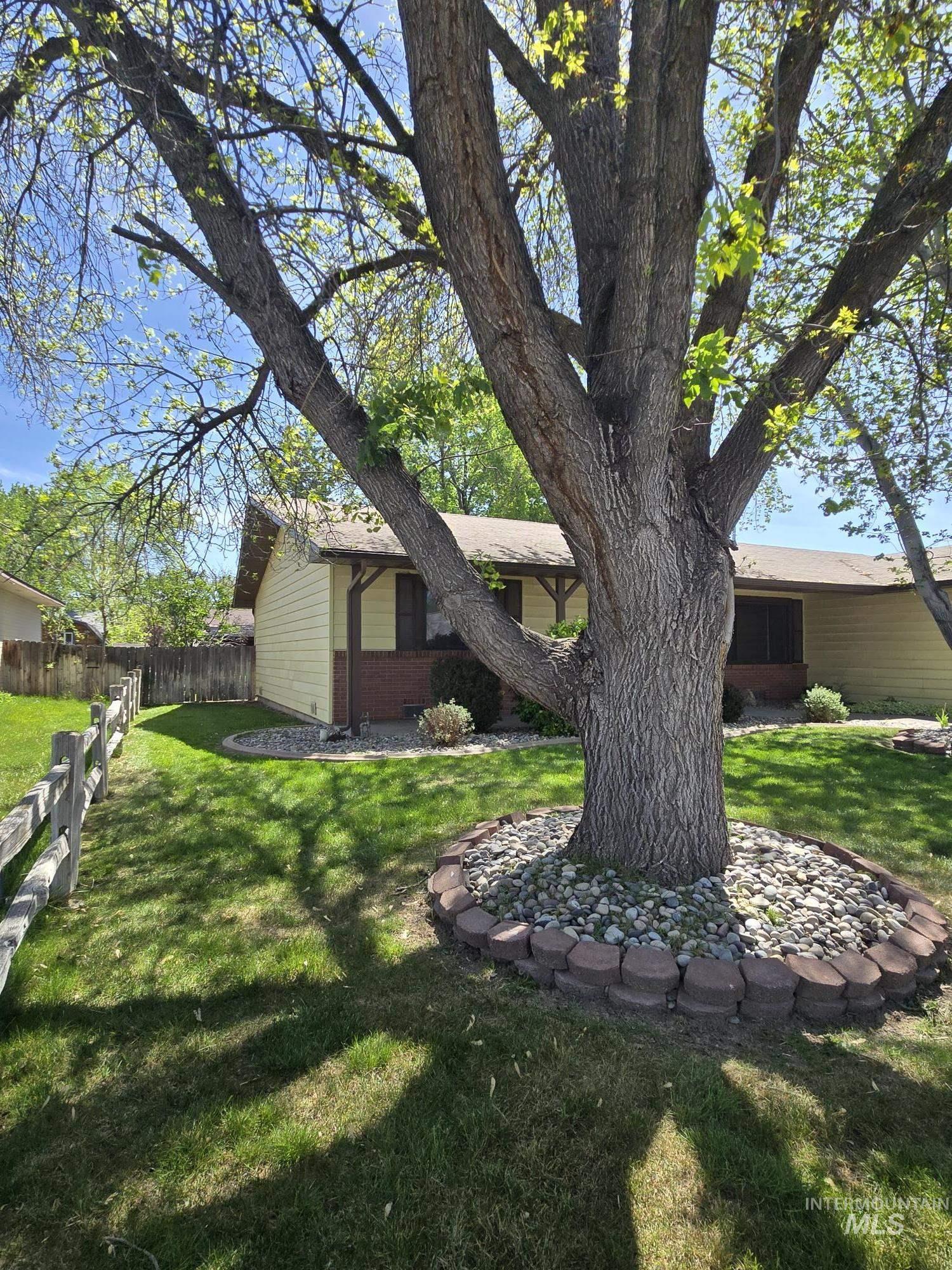 994 N 13th E, Mountain Home, Idaho 83647, 3 Bedrooms, 2 Bathrooms, Residential For Sale, Price $330,000,MLS 98985670