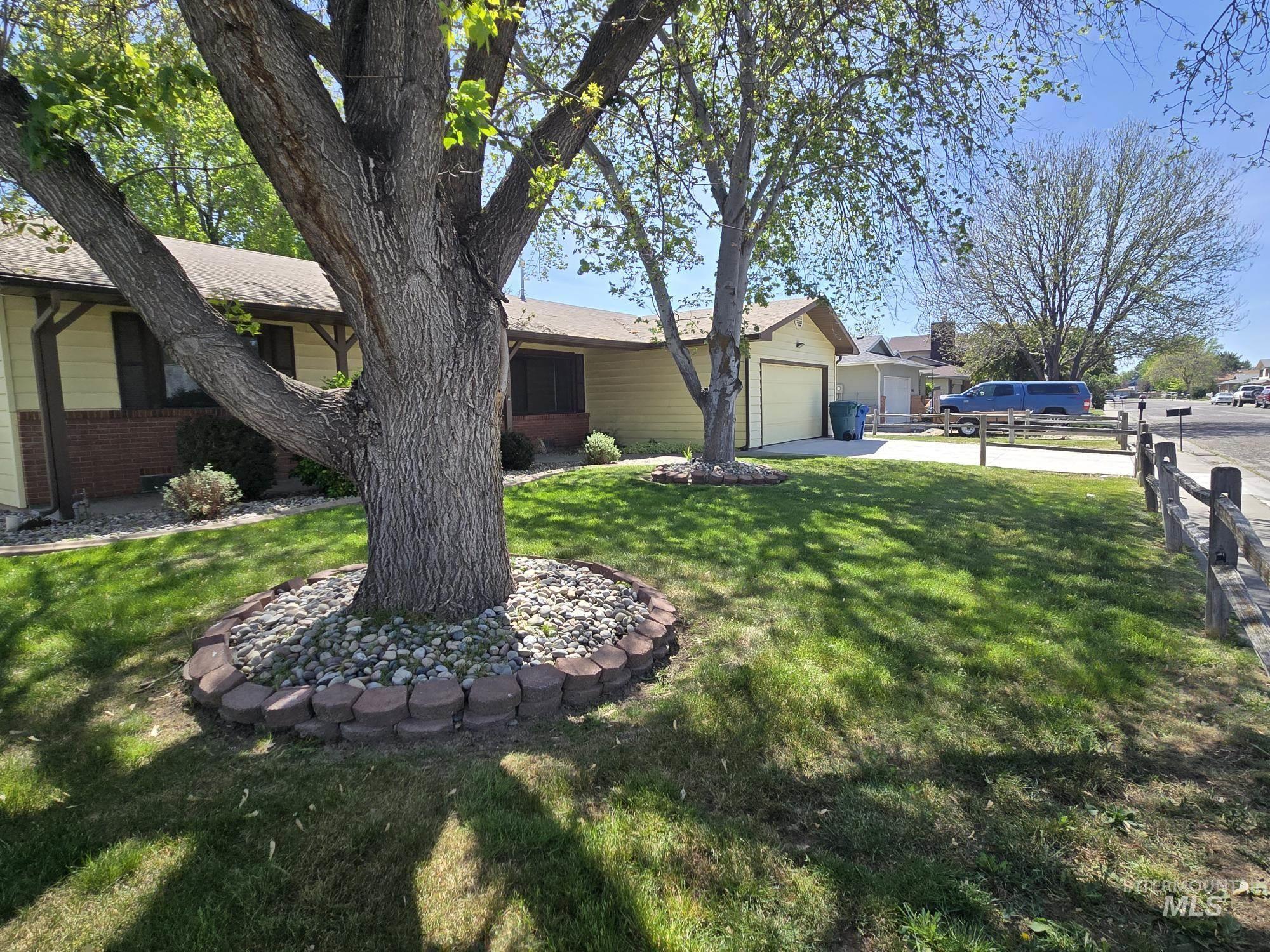 994 N 13th E, Mountain Home, Idaho 83647, 3 Bedrooms, 2 Bathrooms, Residential For Sale, Price $330,000,MLS 98985670