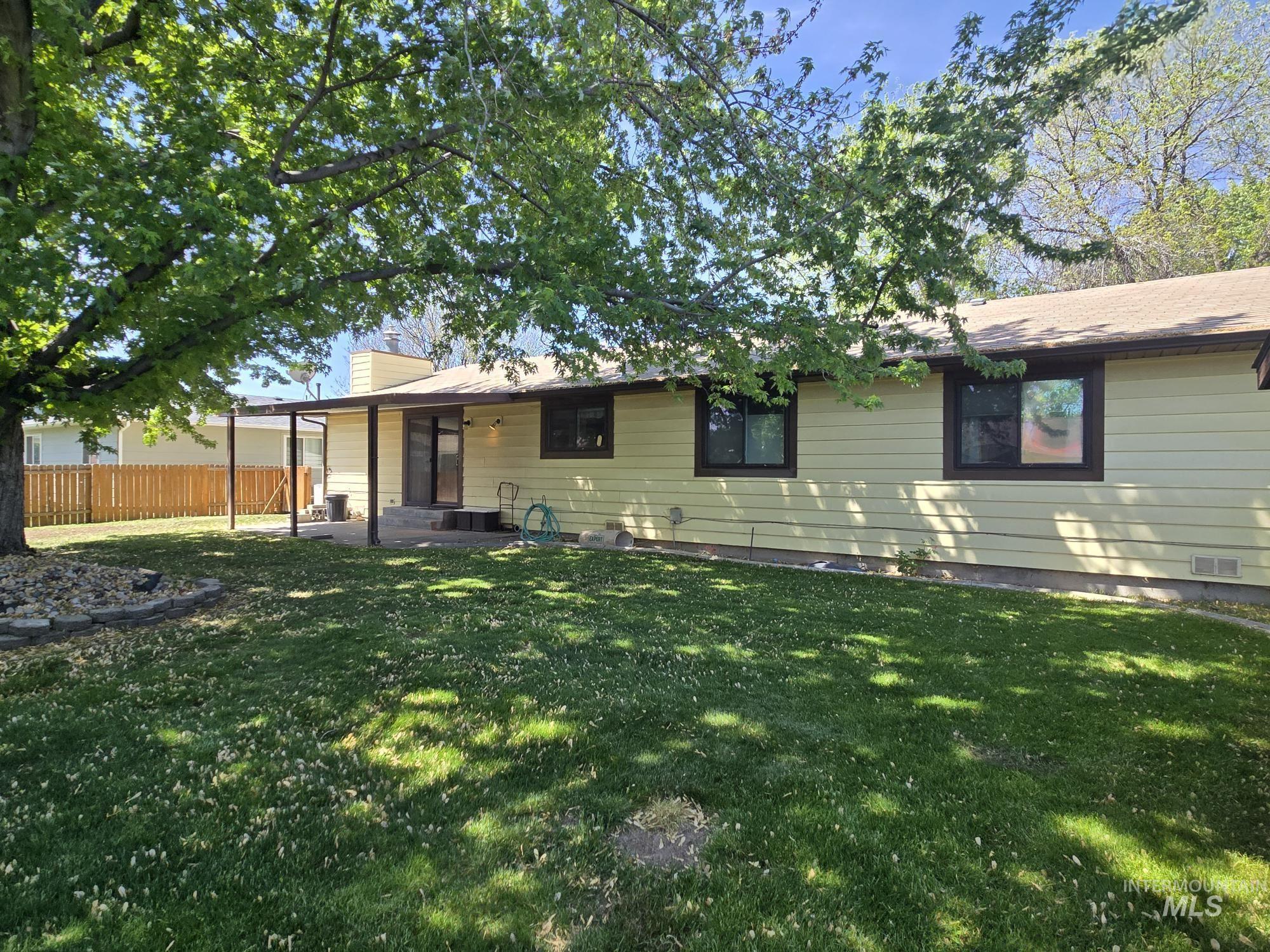 994 N 13th E, Mountain Home, Idaho 83647, 3 Bedrooms, 2 Bathrooms, Residential For Sale, Price $330,000,MLS 98985670