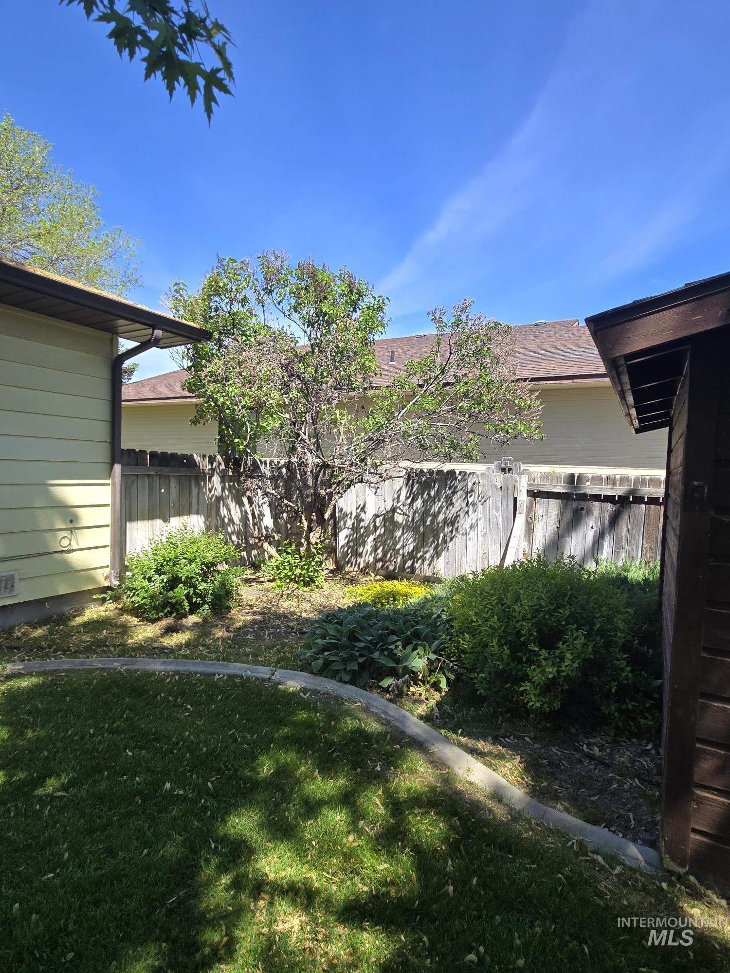 994 N 13th E, Mountain Home, Idaho 83647, 3 Bedrooms, 2 Bathrooms, Residential For Sale, Price $330,000,MLS 98985670