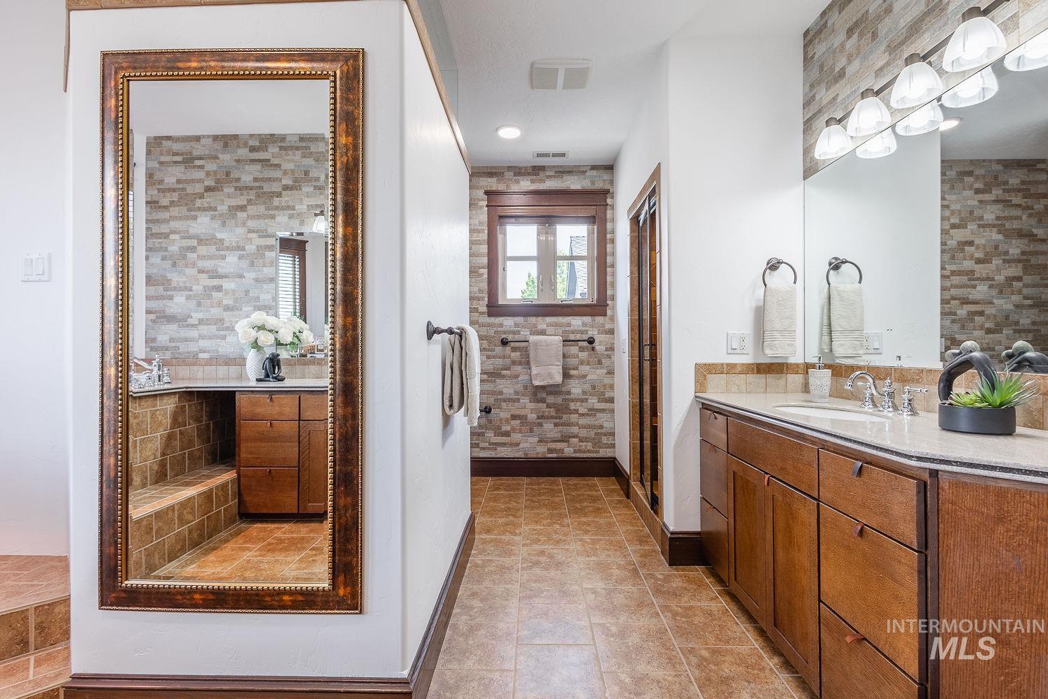 7982 S Old Farm Lane, Meridian, Idaho 83642, 4 Bedrooms, 6 Bathrooms, Residential For Sale, Price $1,699,000, 98985672