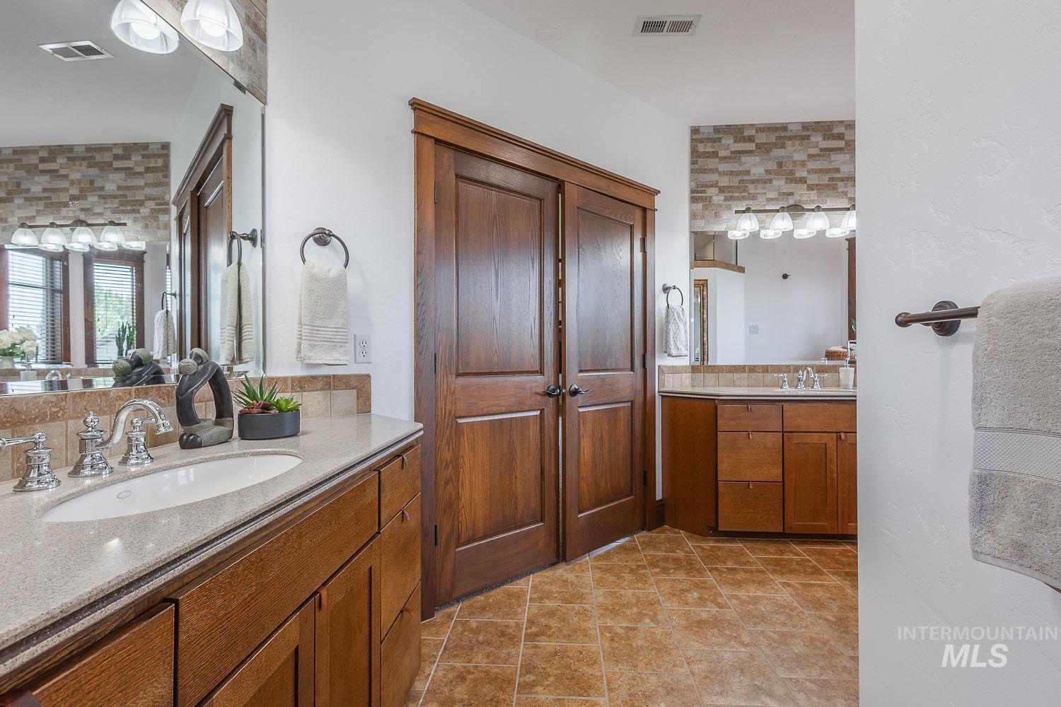 7982 S Old Farm Lane, Meridian, Idaho 83642, 4 Bedrooms, 6 Bathrooms, Residential For Sale, Price $1,699,000, 98985672
