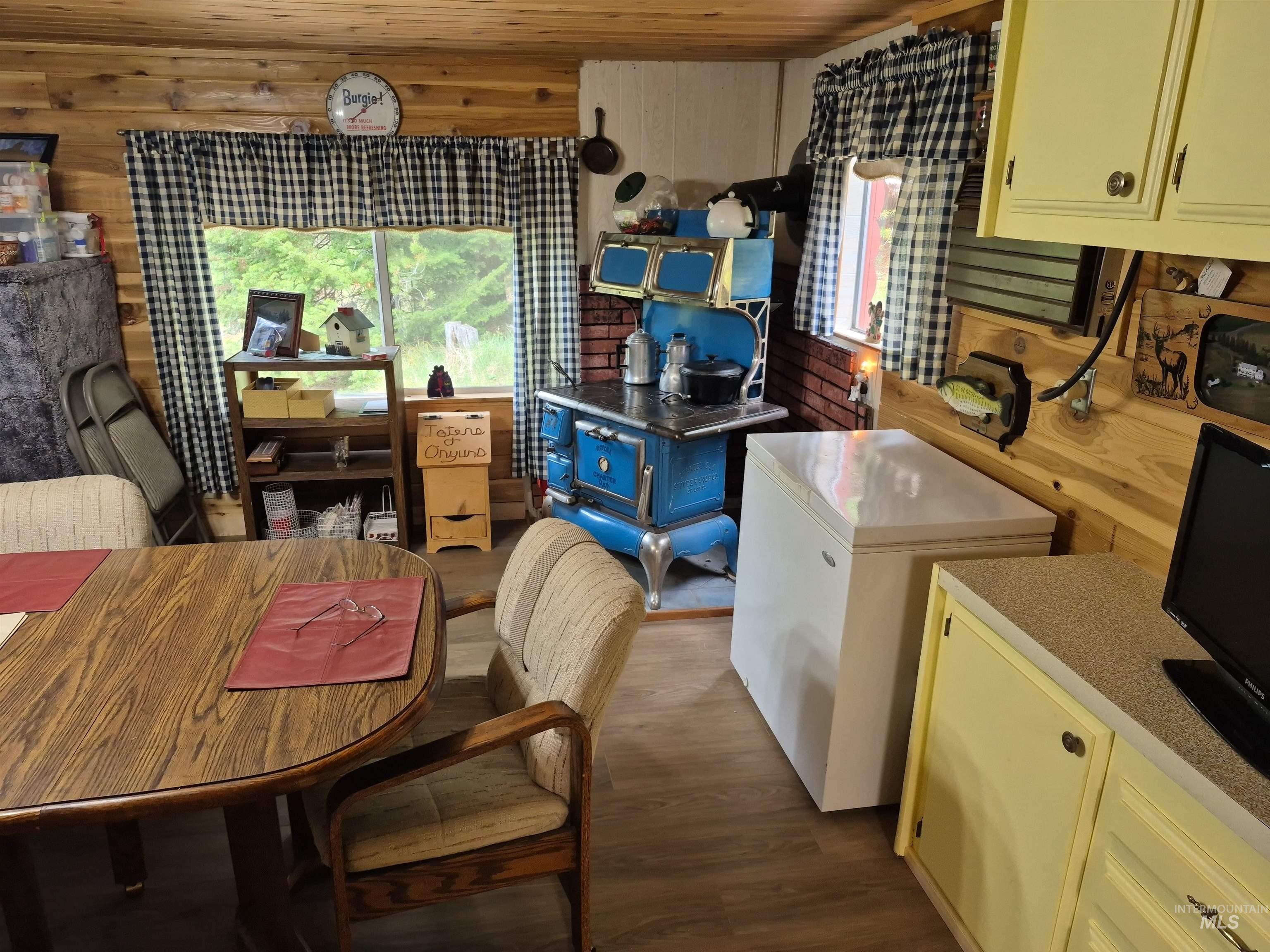 3460 American River Rd, Elk City, Idaho 83525, 3 Bedrooms, 2 Bathrooms, Residential For Sale, Price $525,000,MLS 98985673