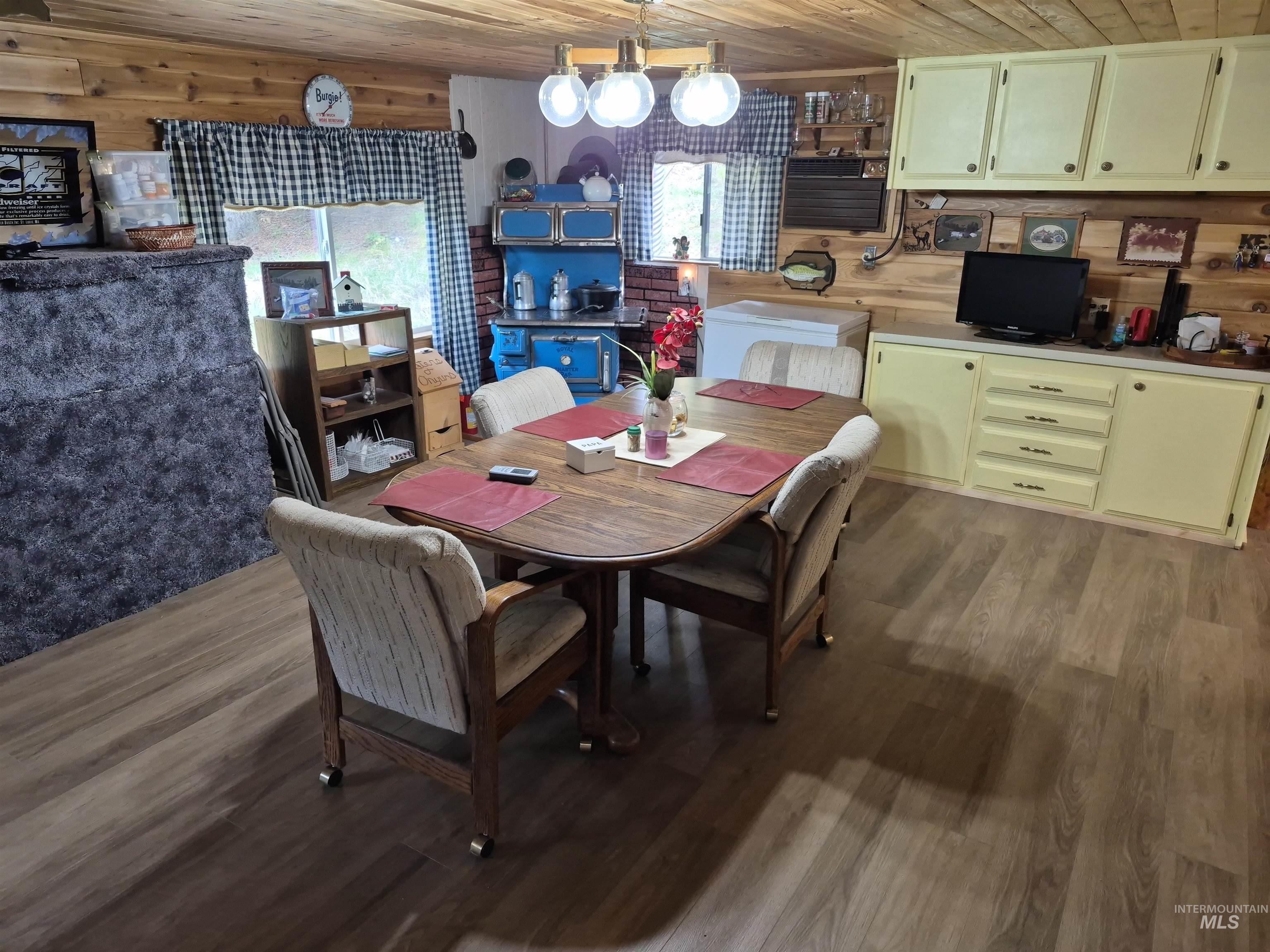 3460 American River Rd, Elk City, Idaho 83525, 3 Bedrooms, 2 Bathrooms, Residential For Sale, Price $525,000,MLS 98985673