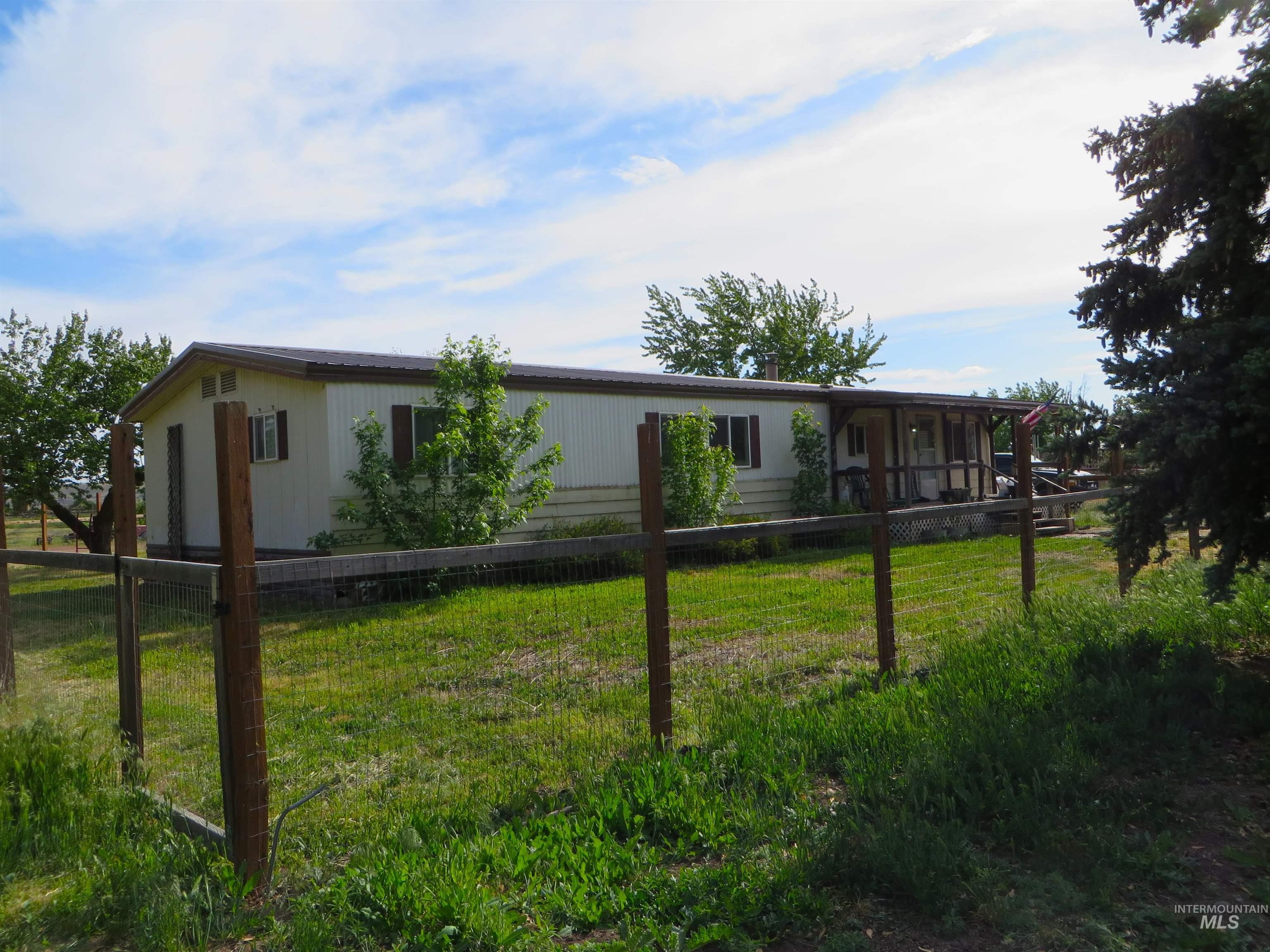 937 Indianhead Road, Weiser, Idaho 83672, 3 Bedrooms, 2 Bathrooms, Residential For Sale, Price $299,900,MLS 98985674