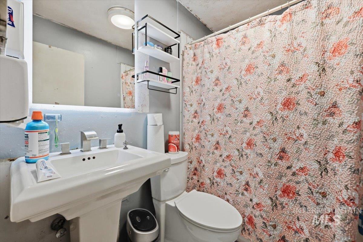 116 Palo Alto, Caldwell, Idaho 83605, 3 Bedrooms, 1 Bathroom, Residential For Sale, Price $260,000,MLS 98985675