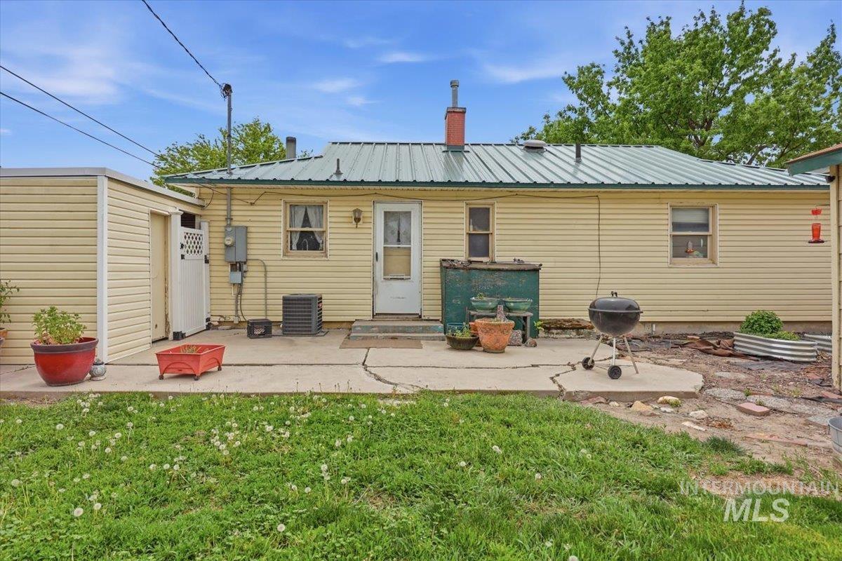 116 Palo Alto, Caldwell, Idaho 83605, 3 Bedrooms, 1 Bathroom, Residential For Sale, Price $260,000,MLS 98985675