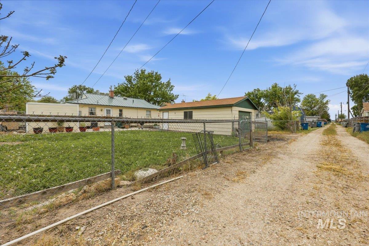 116 Palo Alto, Caldwell, Idaho 83605, 3 Bedrooms, 1 Bathroom, Residential For Sale, Price $260,000,MLS 98985675