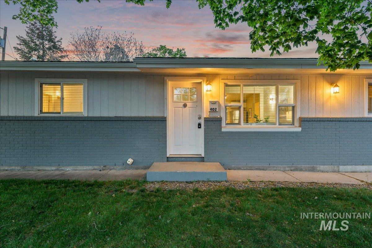 402 W 4TH N, Mountain Home, Idaho 83647, 3 Bedrooms, 2 Bathrooms, Residential For Sale, Price $319,900,MLS 98985677