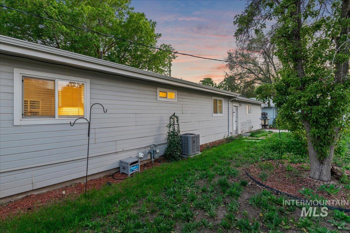 402 W 4TH N, Mountain Home, Idaho 83647, 3 Bedrooms, 2 Bathrooms, Residential For Sale, Price $319,900,MLS 98985677
